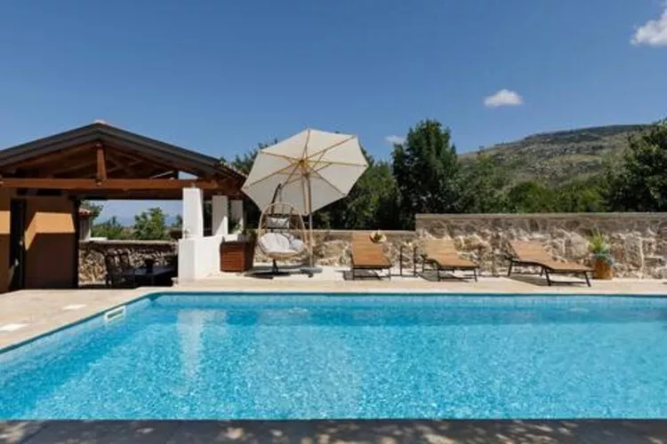 Holiday Home Lišnjak - Three Bedroom Holiday Home with Pool-Piscine