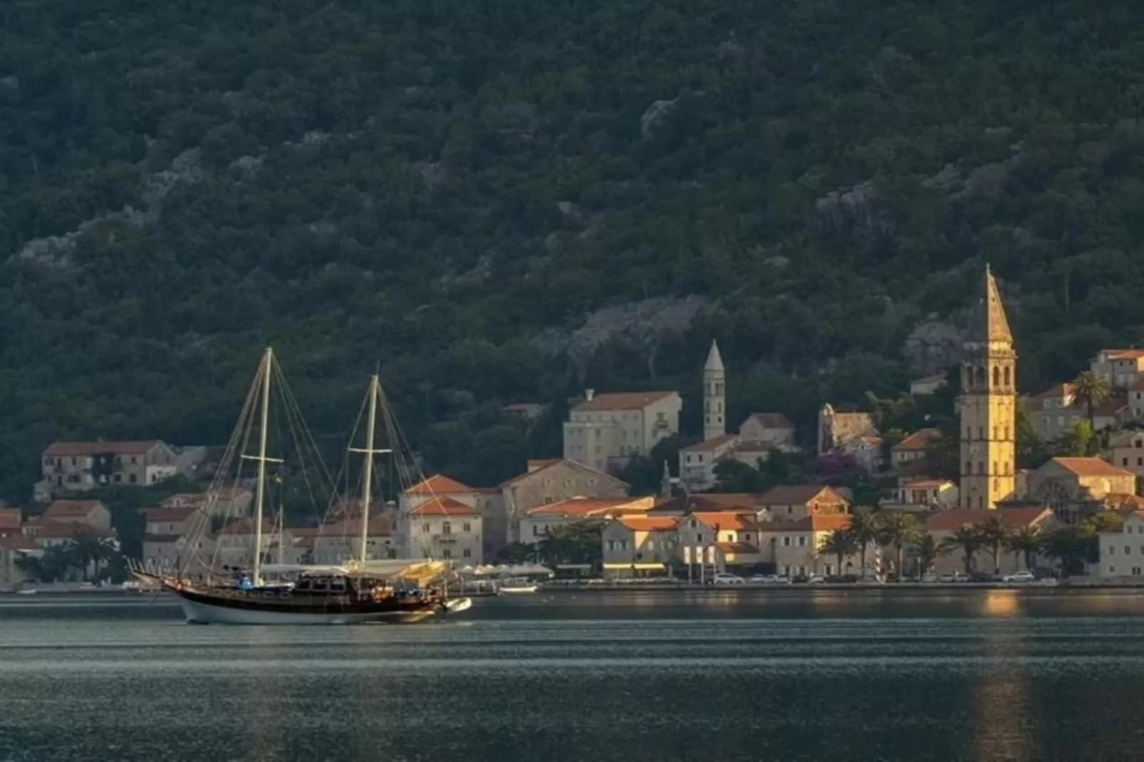 Charming Seaside Escape in Kotor - One Bedroom Apartment with Sea View 1-Outdoor