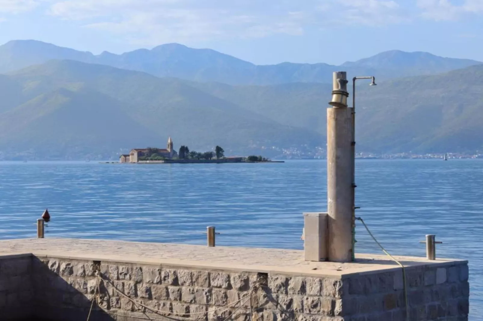 Beachfront Escape – Steps from the Crystal-Clear Sea - One Bedroom Apartment 1-Extérieur