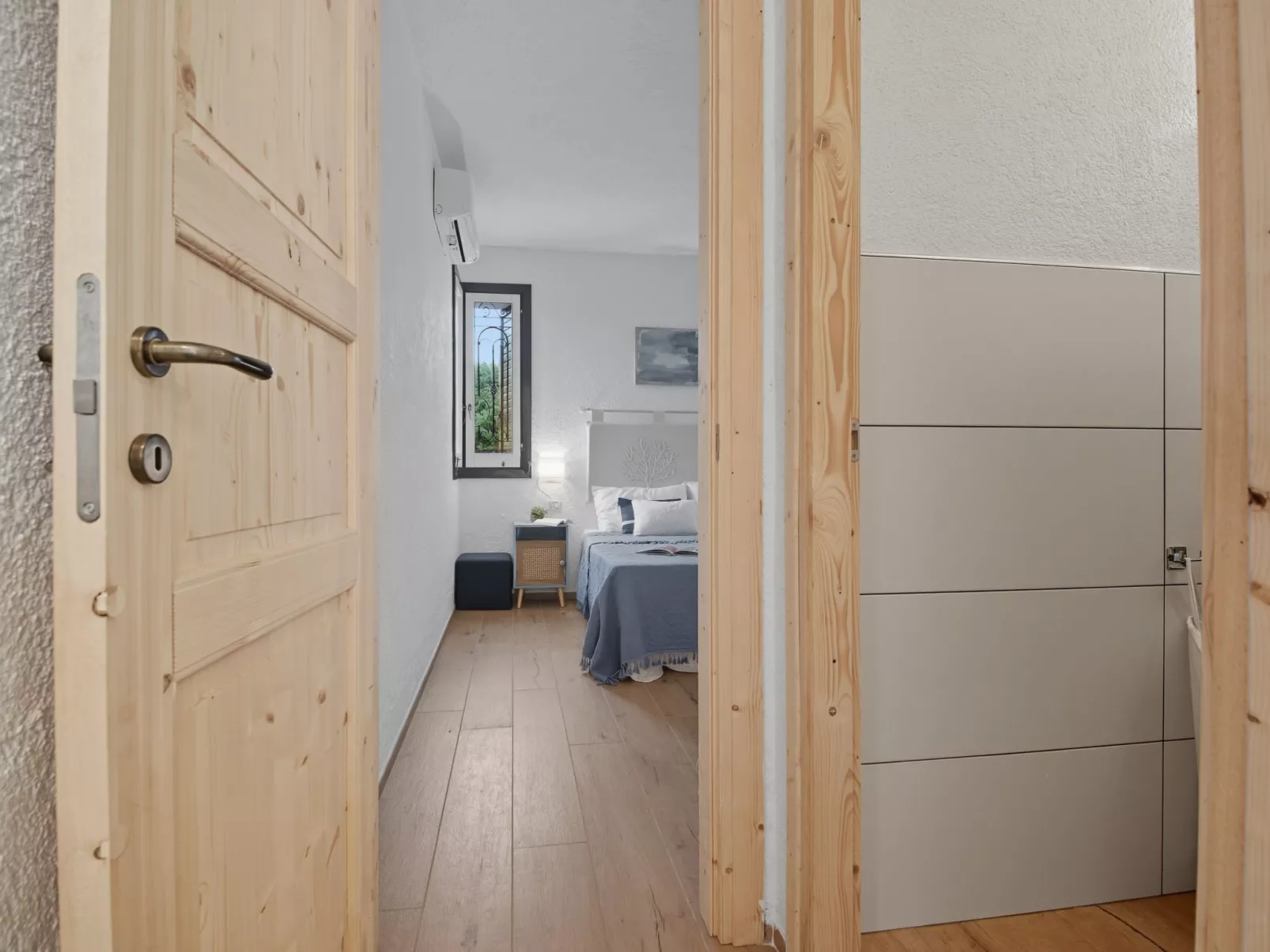 Iris 5, Terza Spiaggia-Inside