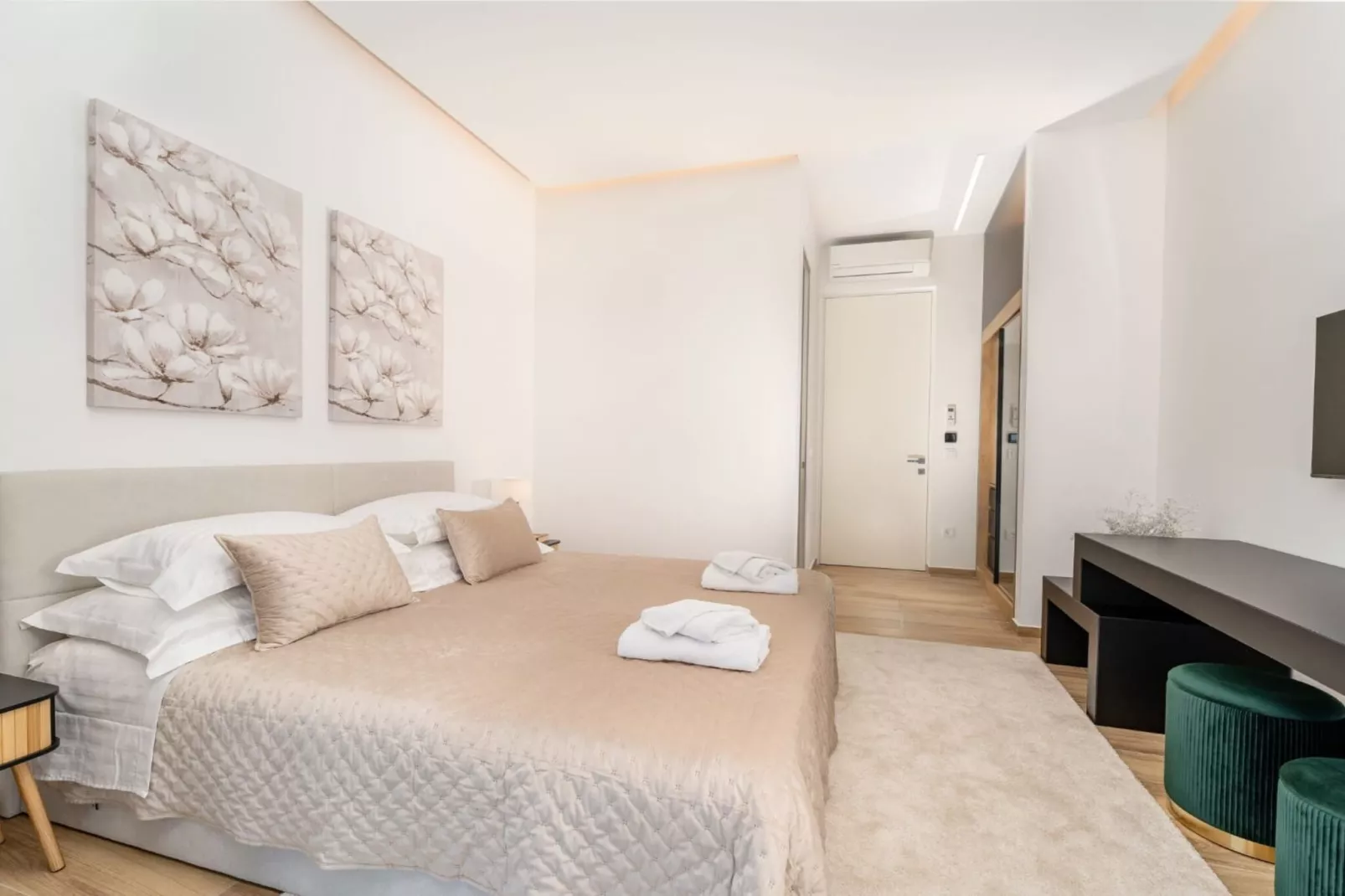 Holiday Home Good Life-Bedroom