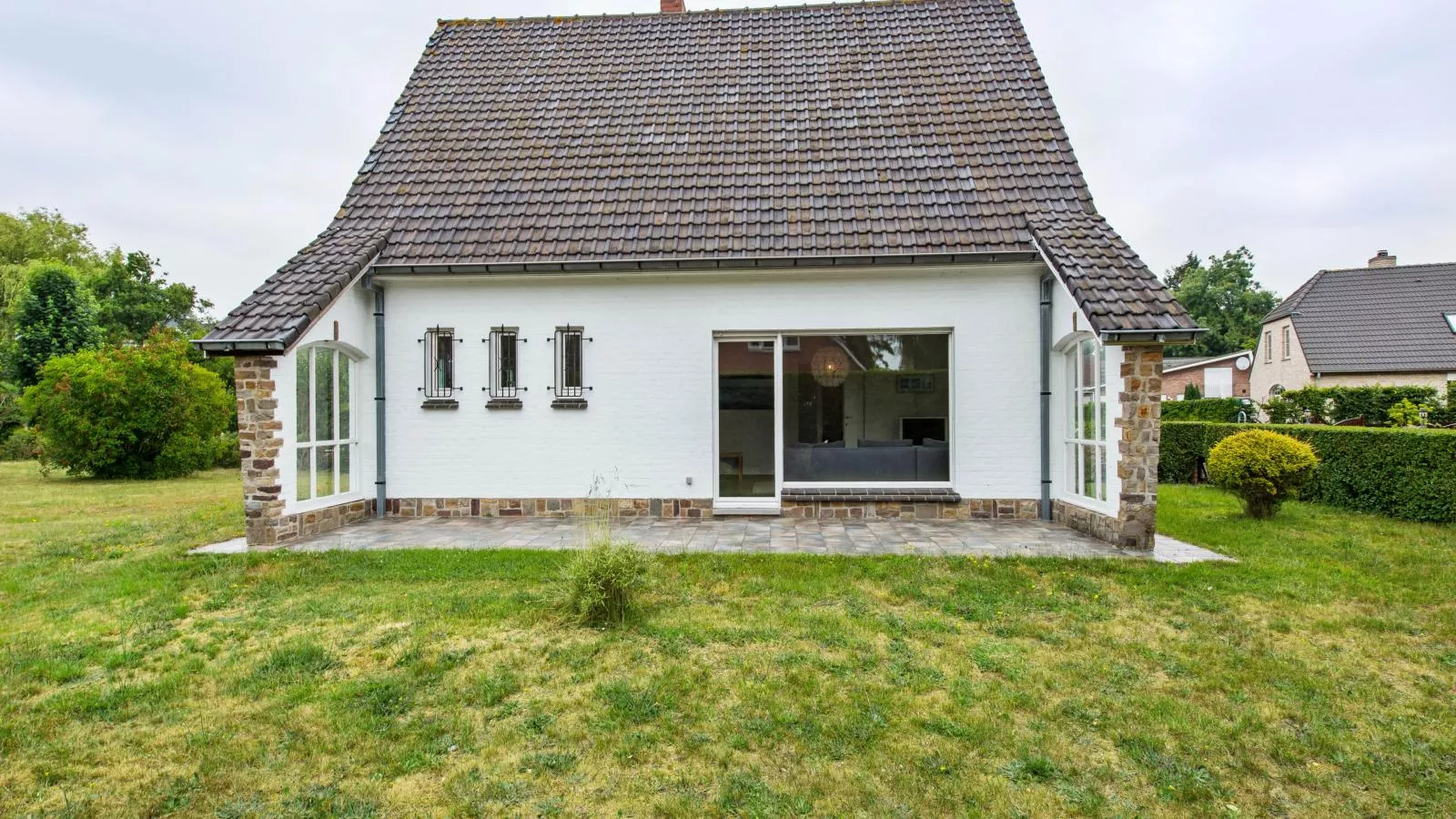 Chez Nous-Exterior in summer