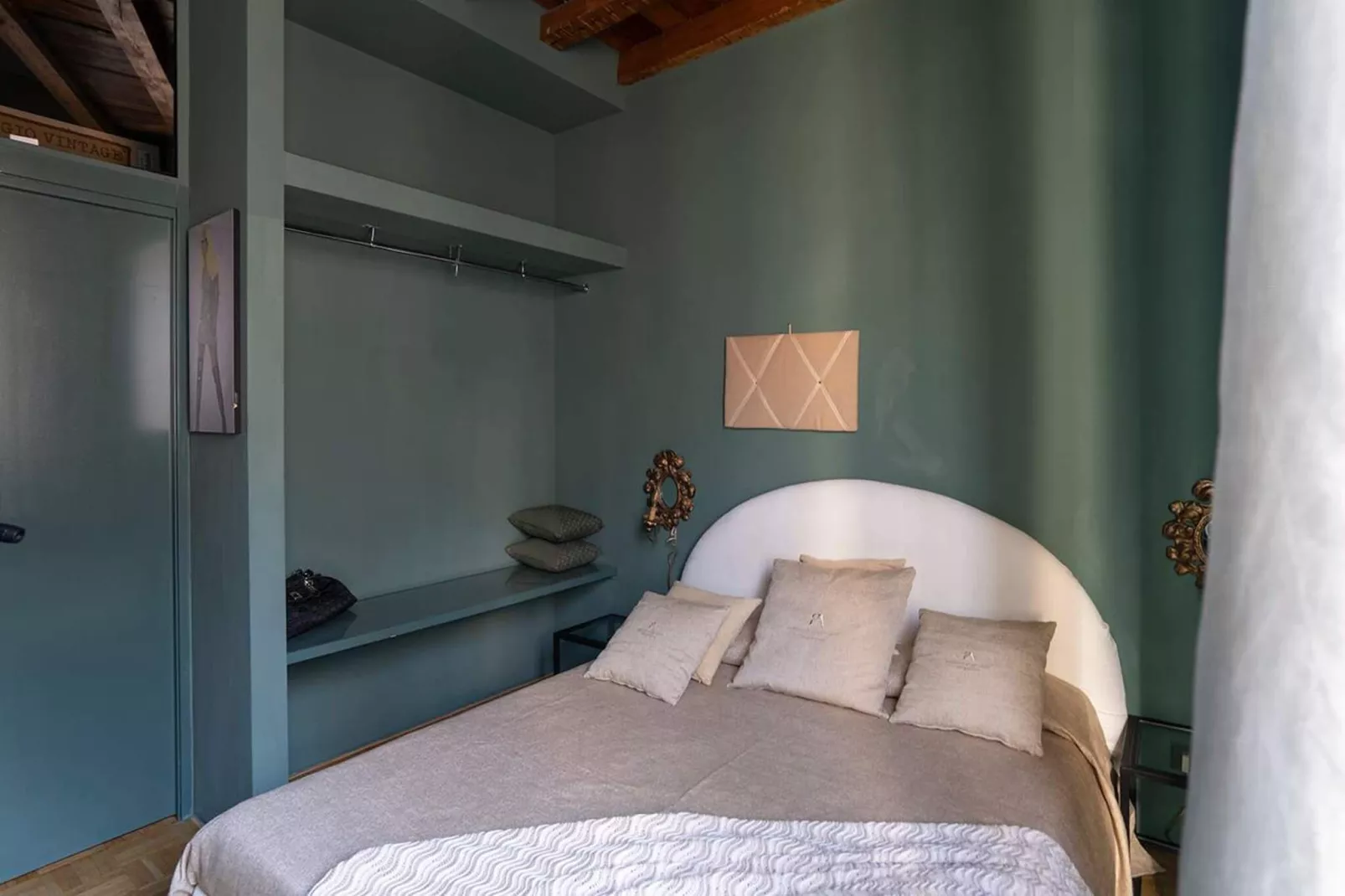 MI Casati 24-Bedroom