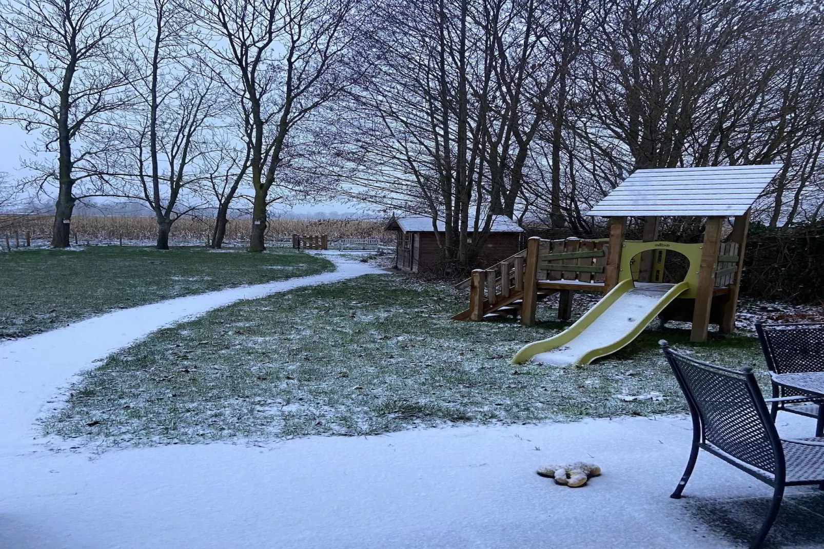 6 - Person Forest Pet & Family Bungalow-Garten Winter