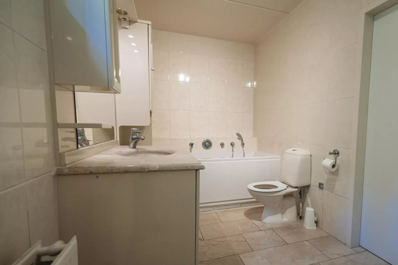 12 - Persons Family Bungalow-Badezimmer