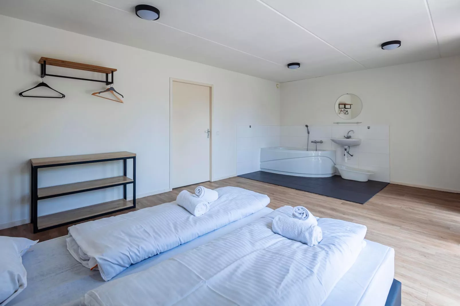 16 - Persons Family bungalow-Chambre