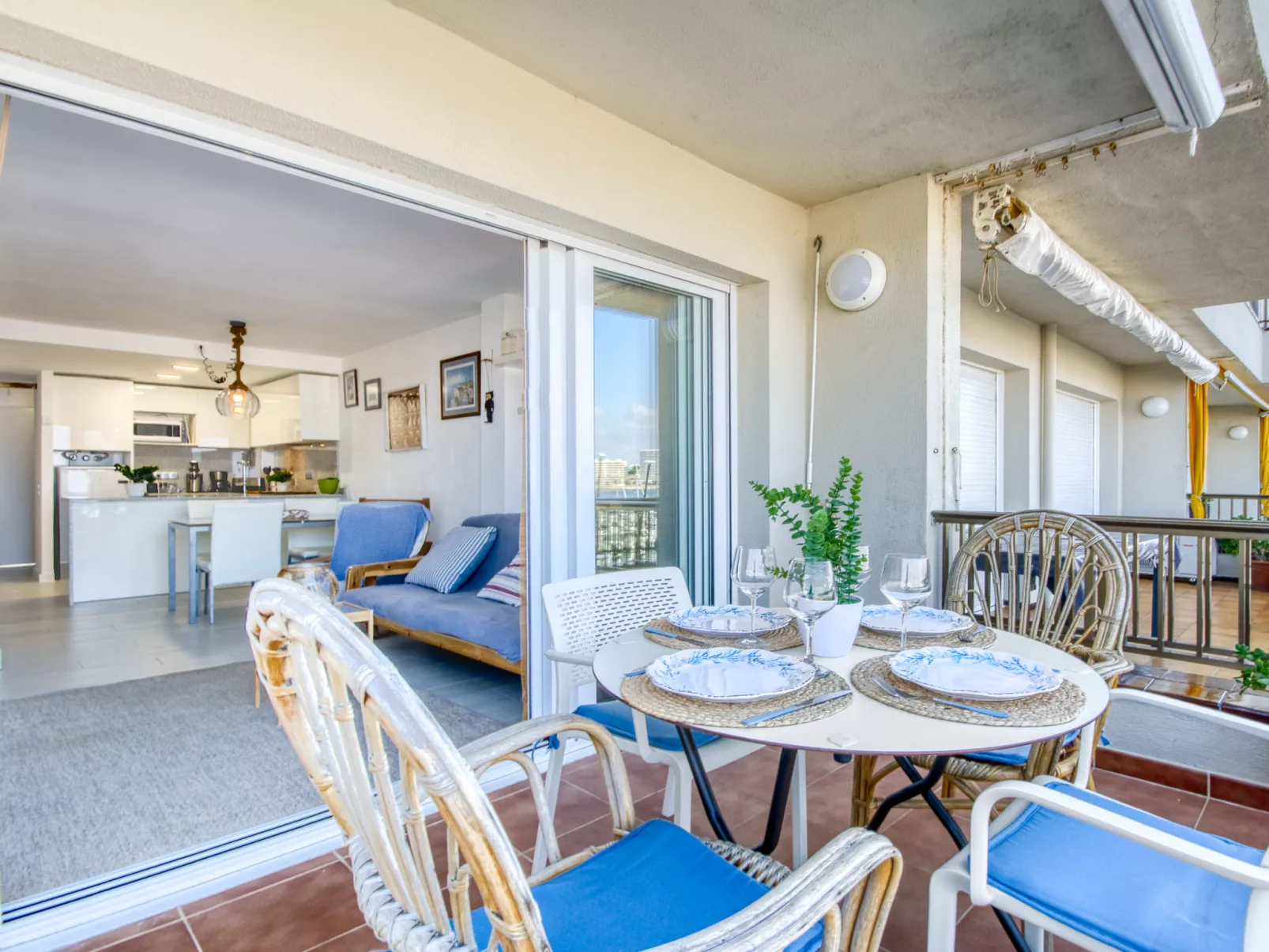 Port L'escala-Outside