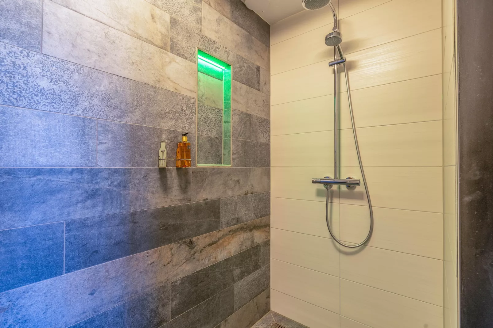 Waalerburght 18-Bathroom