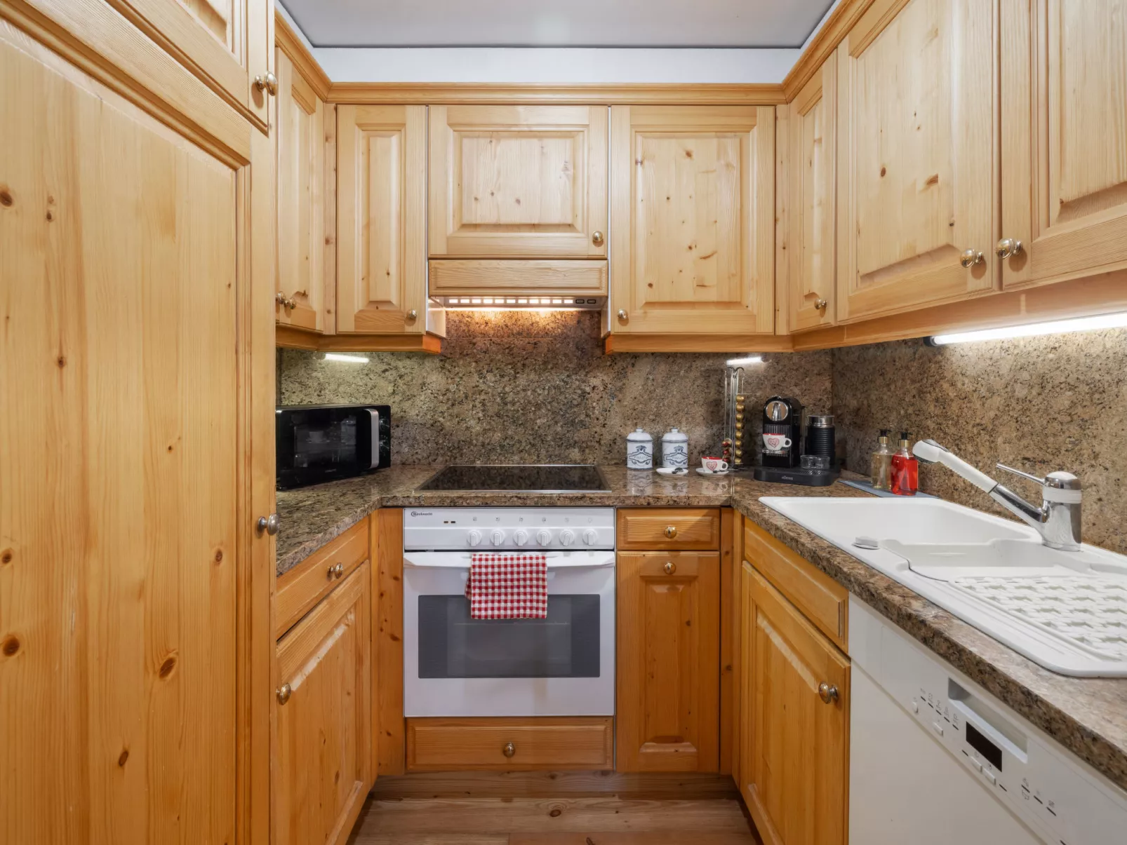 Les Pierres C 3-Drinnen