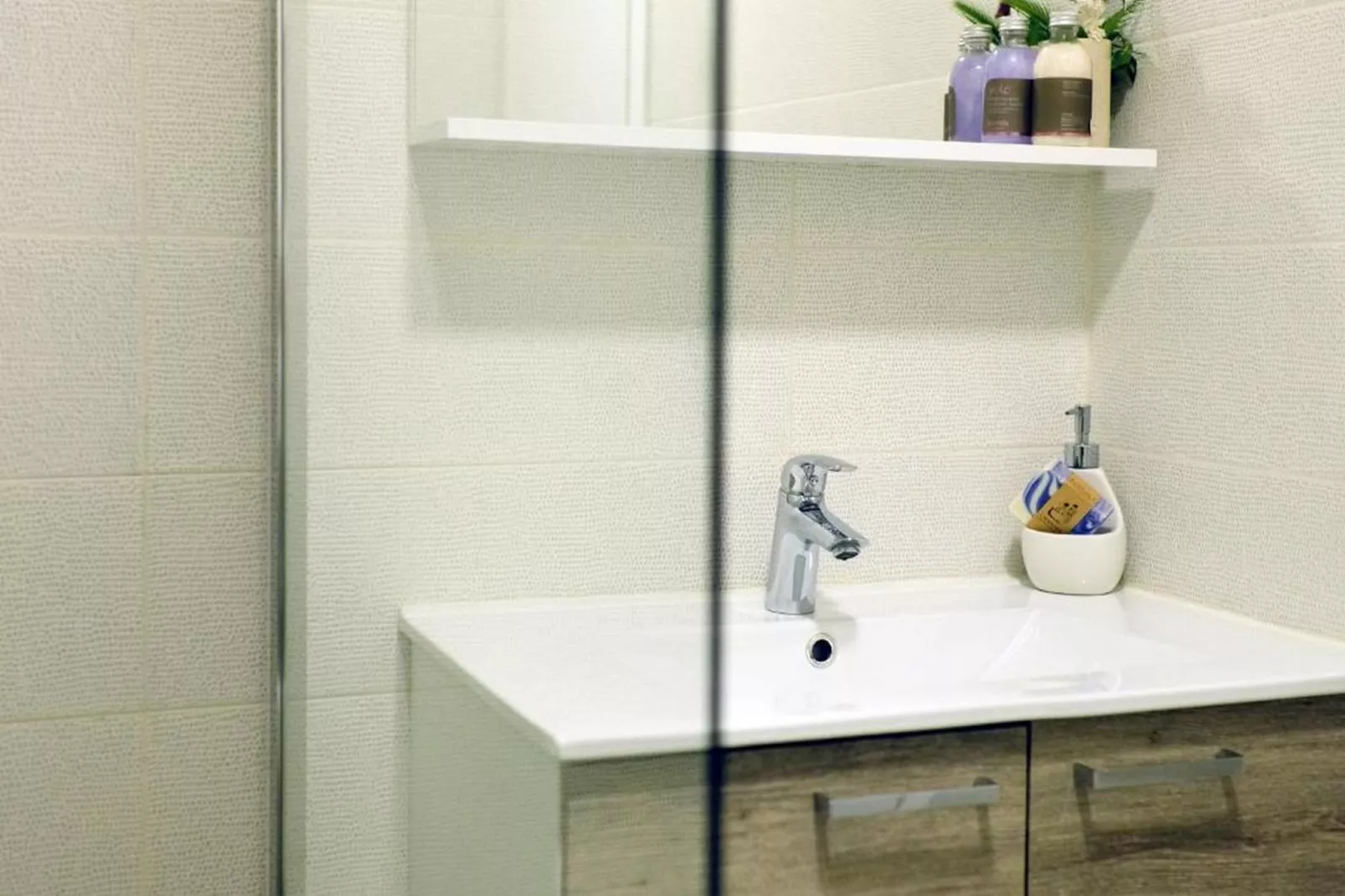 Apartments Blue Lavender - Two Bedroom Apartment-Bathroom