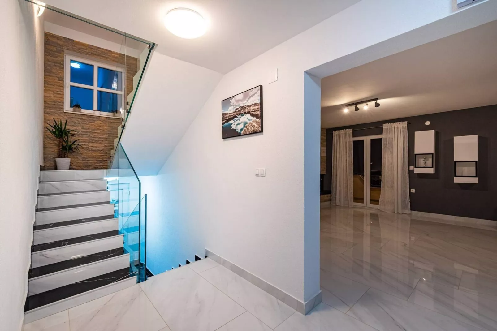 Luxury Villa Escape-Landing