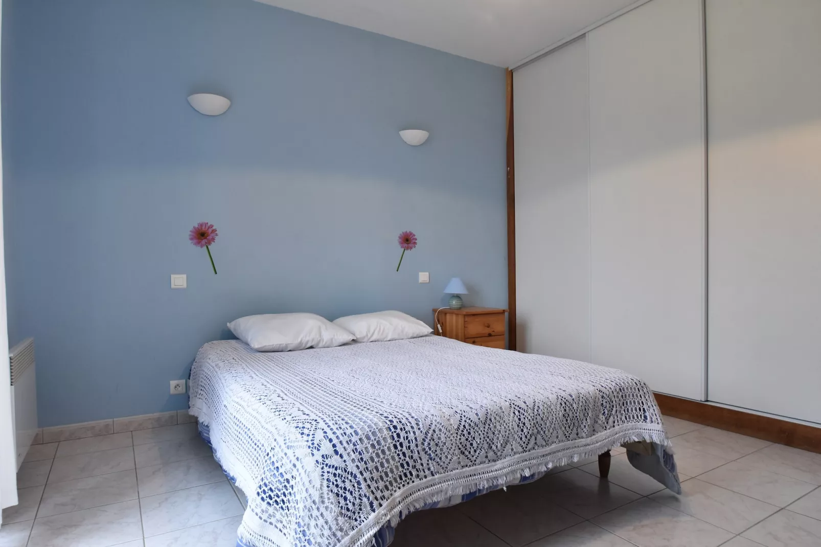 Maison de vacances Besse Les Vitarelles 6p-Bedroom