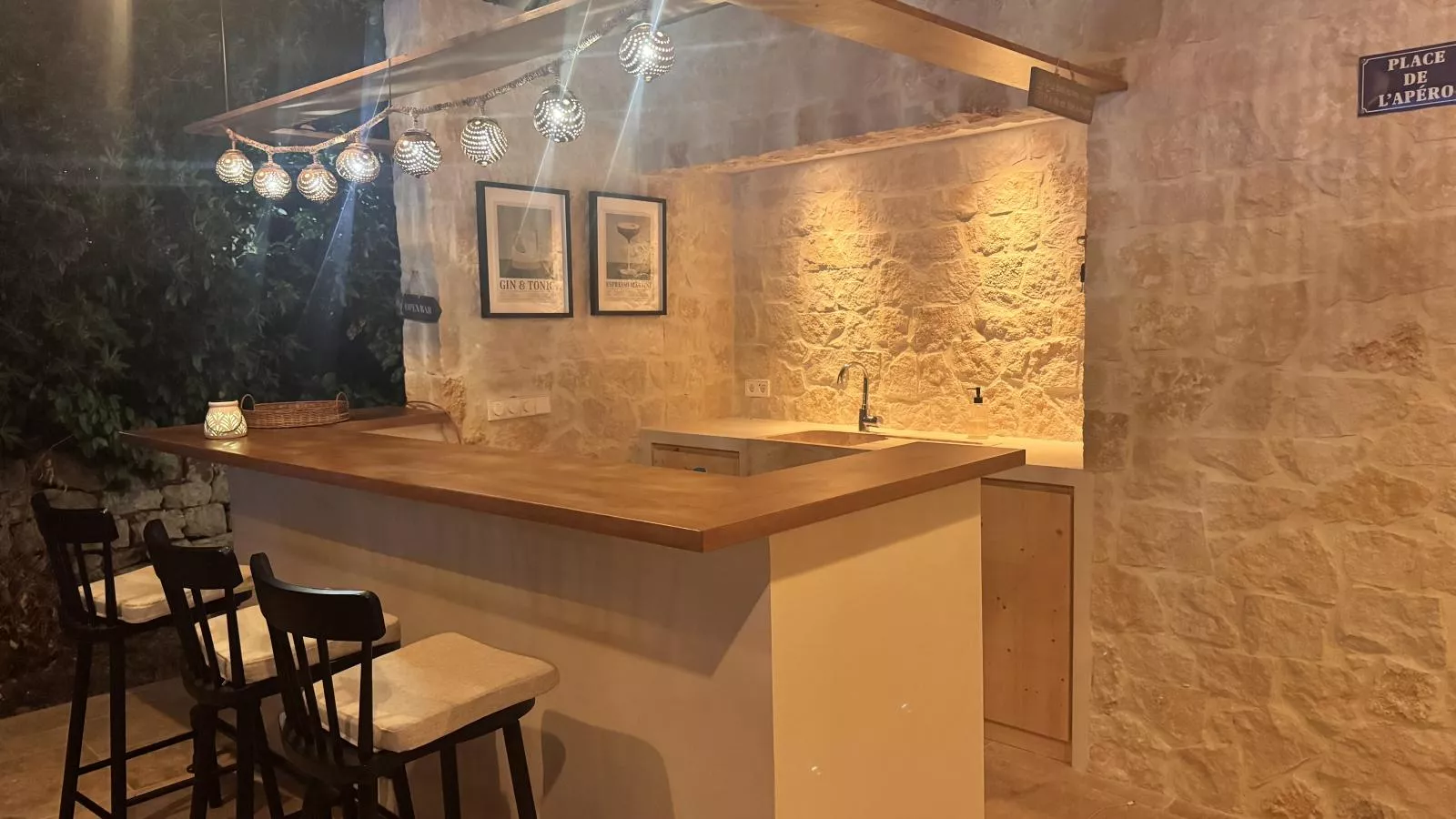 Les Palmiers-Terrace balcony