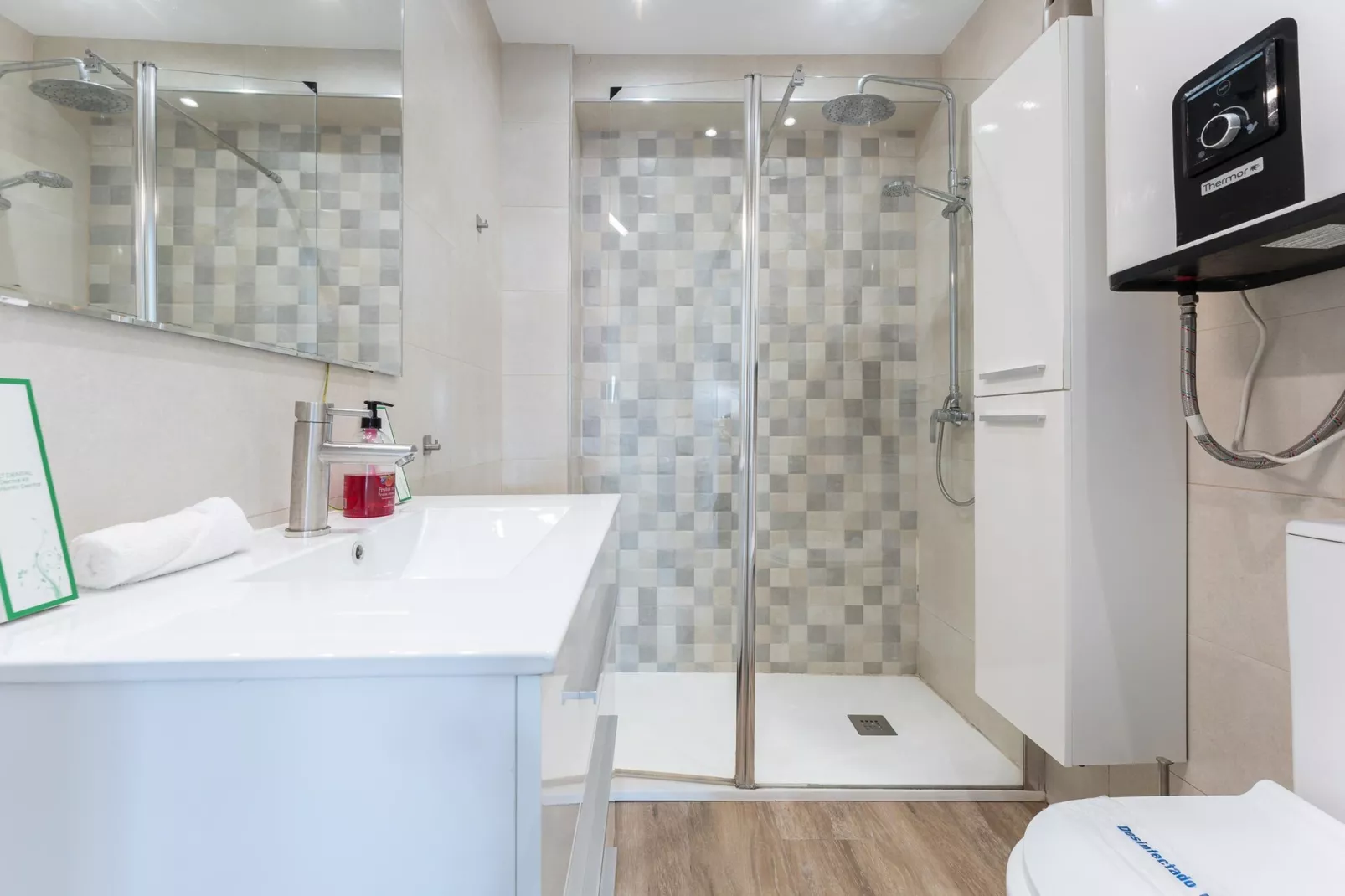 CT 379 - Faro's Malaga Citycenter - Cosy Apartment at Capuchinos for 2-Bathroom