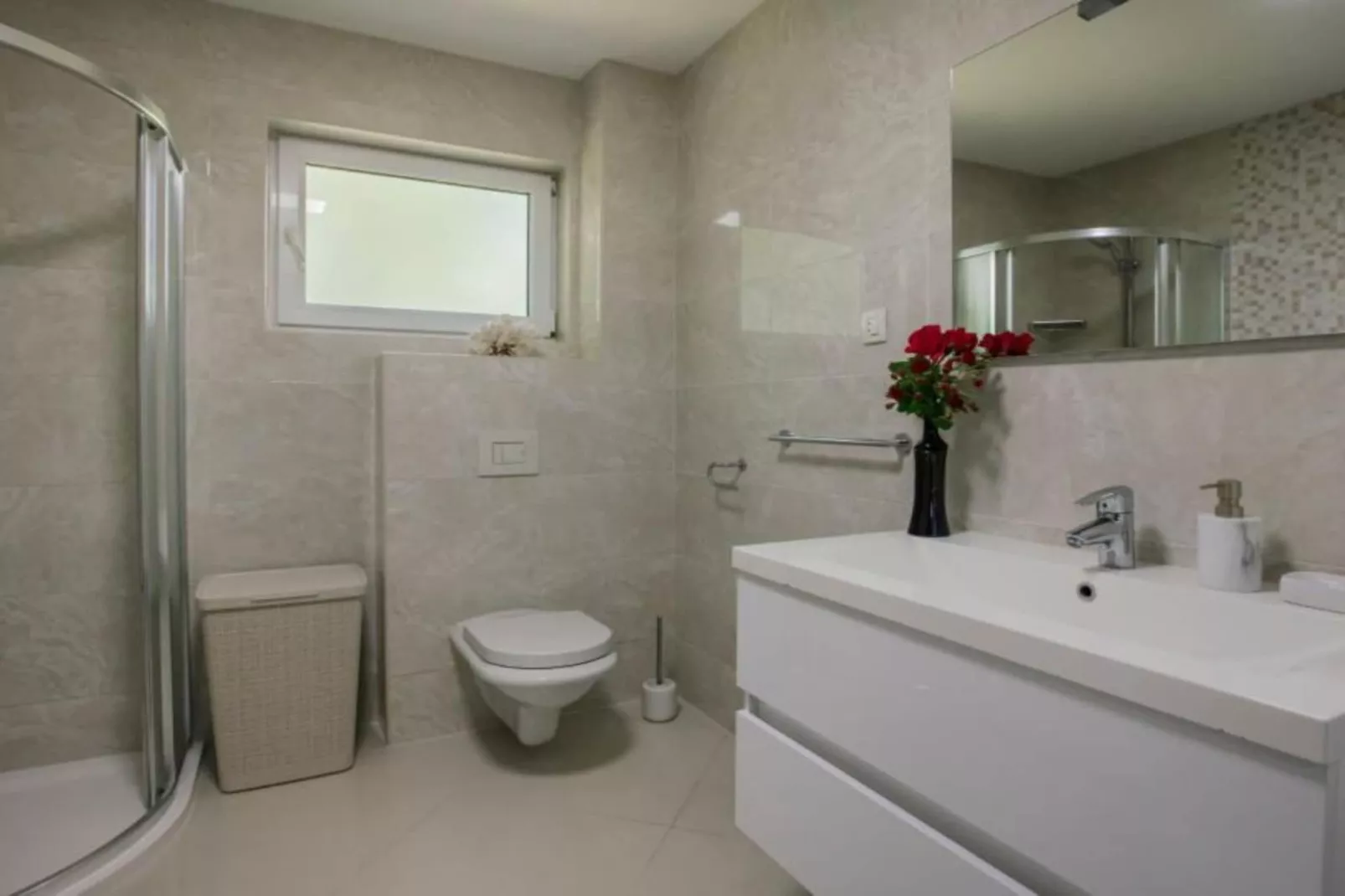 Beautiful Haven Villas - Villa Ante with Outdoor Pool-Bathroom