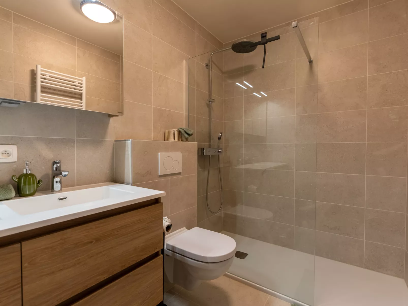 The Waves with parking-Dedans