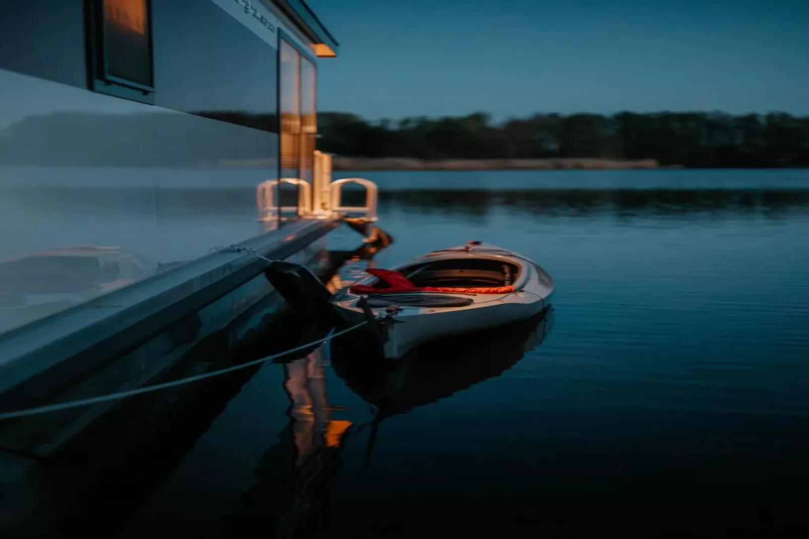 Hausboot in Zehdenick-Vue d'été