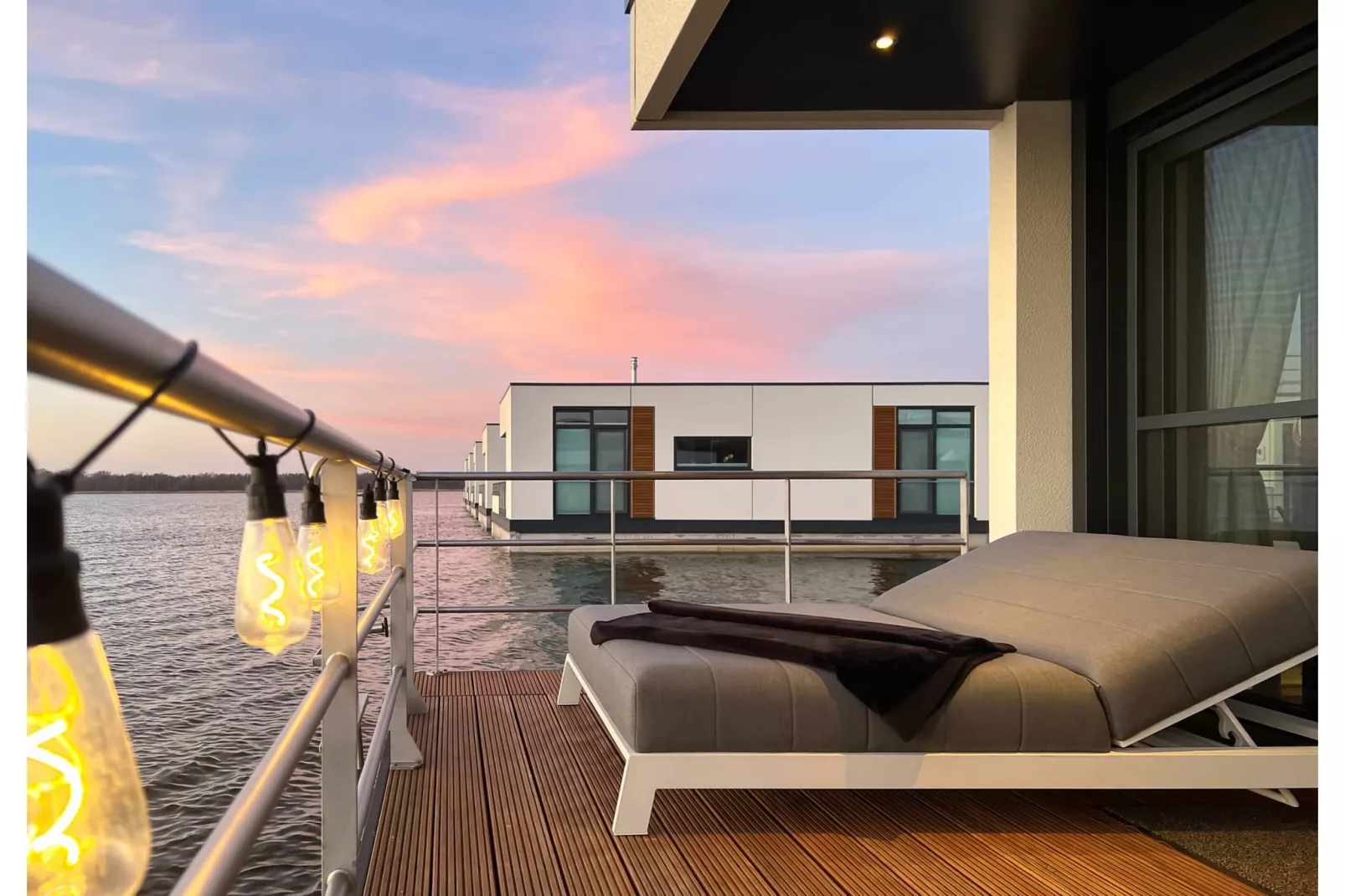 Hausboot in Ribnitz-Damgarten-Terrace balcony