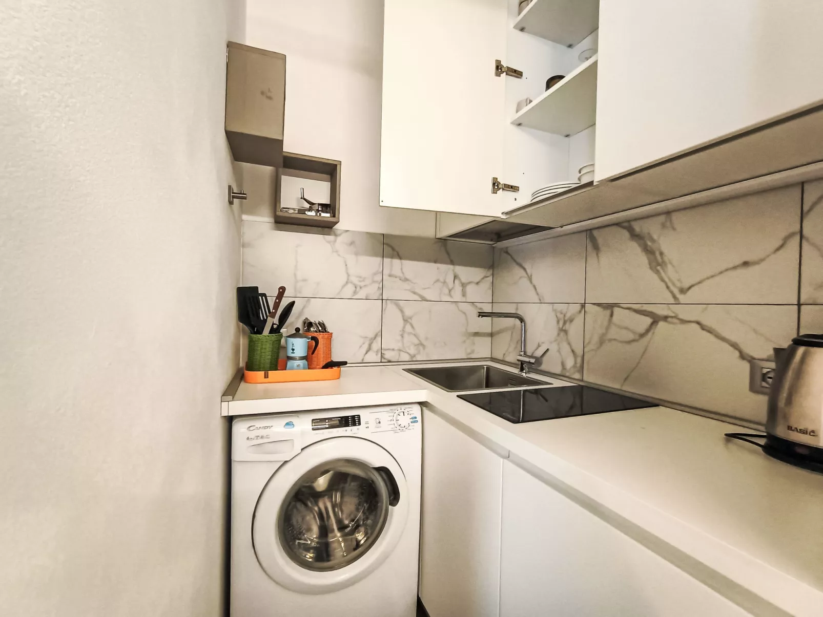 Terrazza con glicine-Drinnen