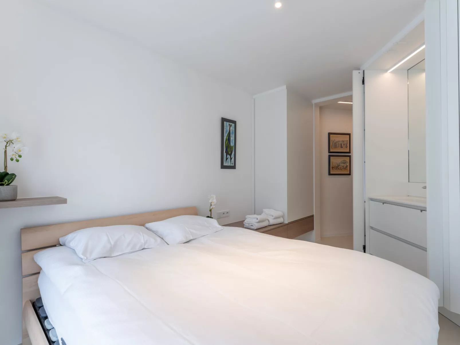 Marie Antoinette close by the sea-Inside