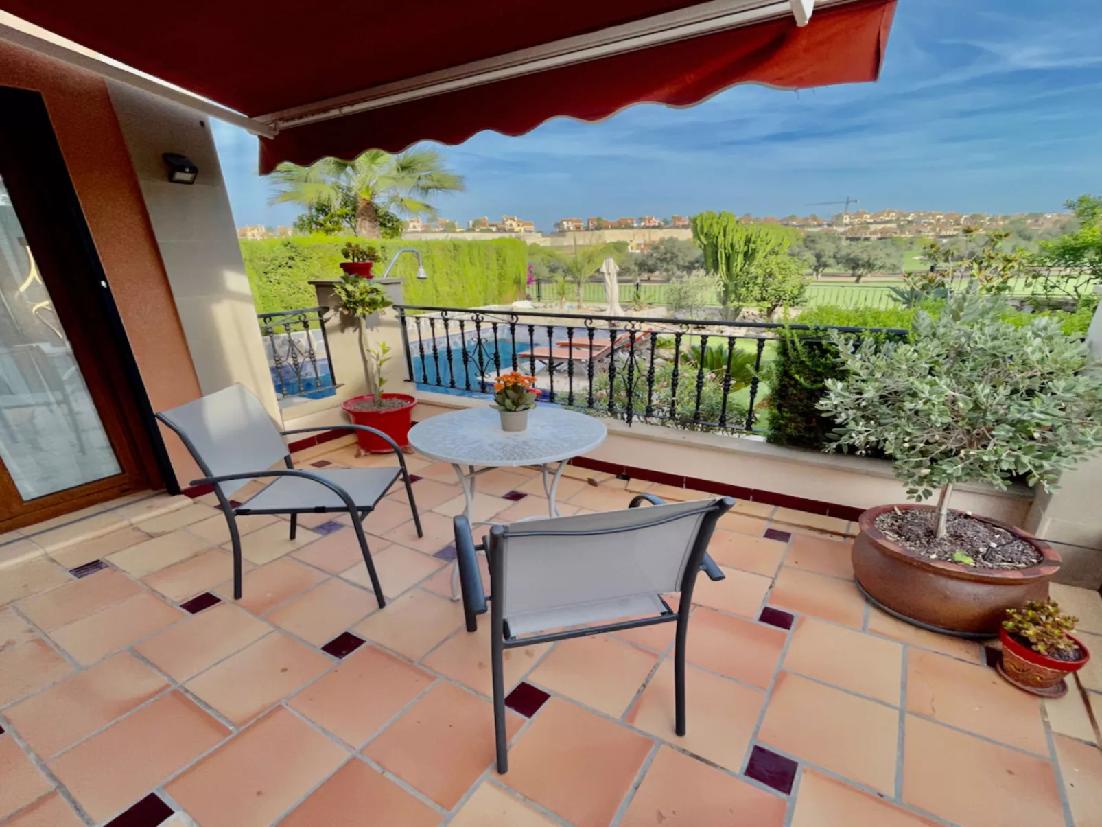 La Finca Frontline-Draußen