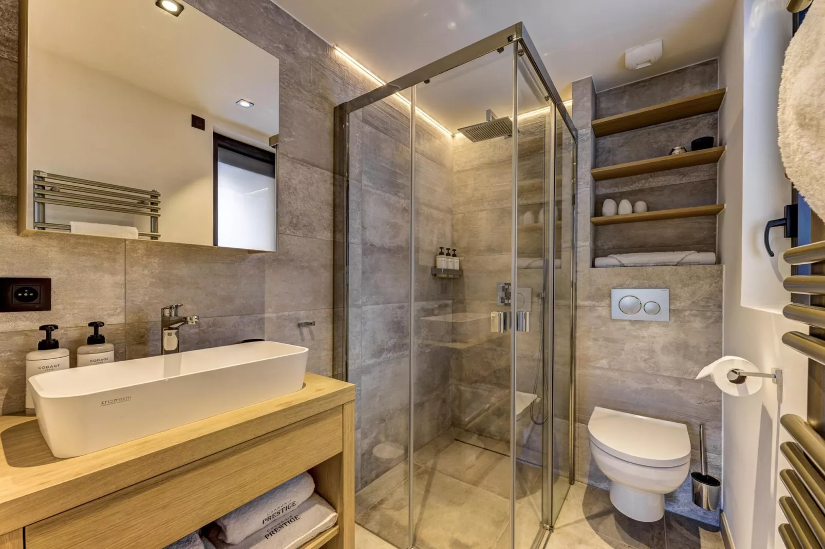 Green Forest-Bathroom