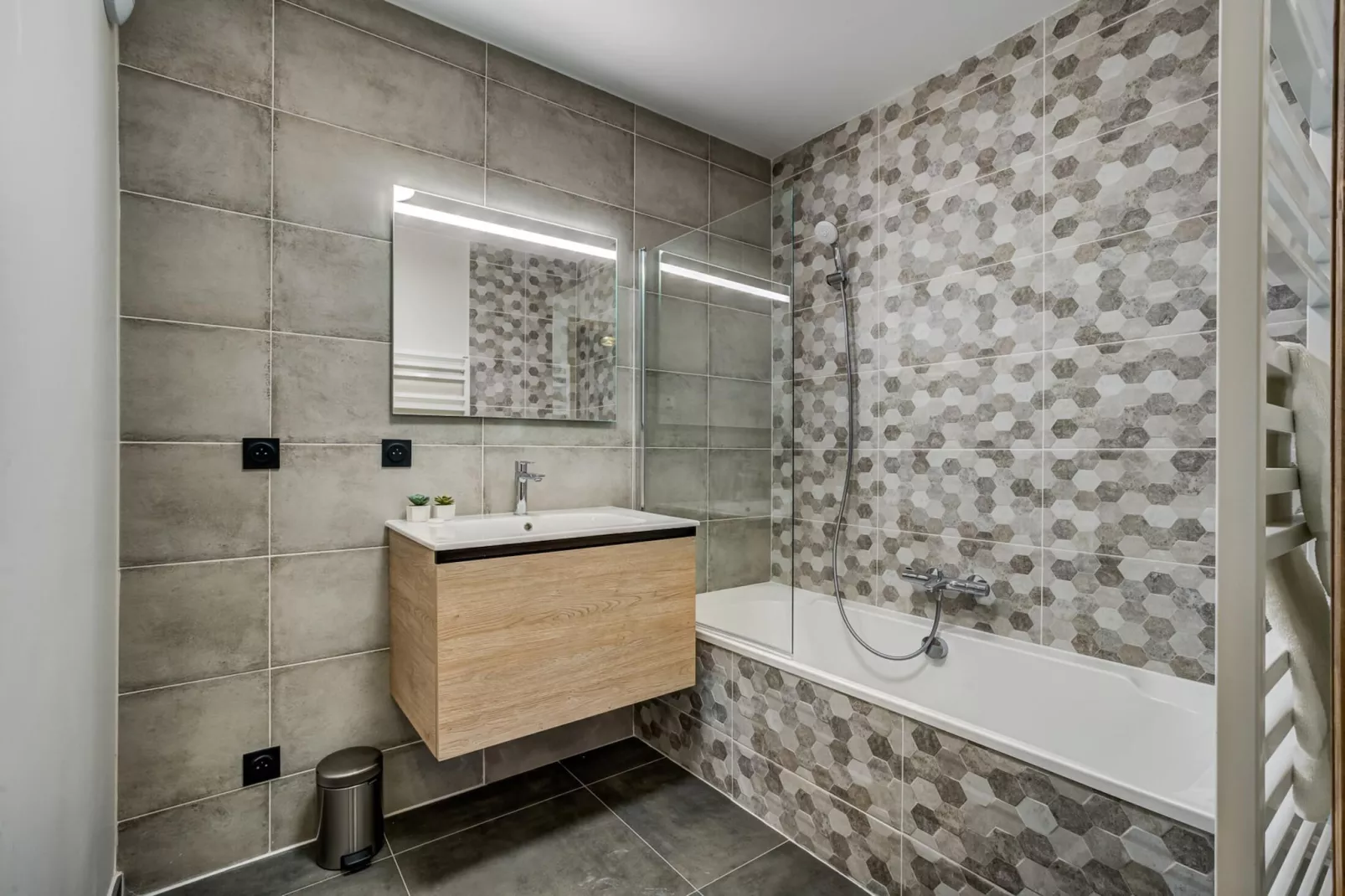 White Pearl A31-Bathroom