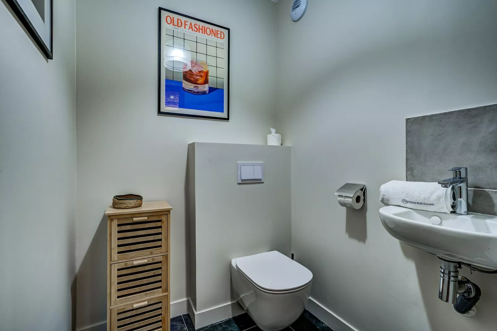 White Pearl A36-Bathroom