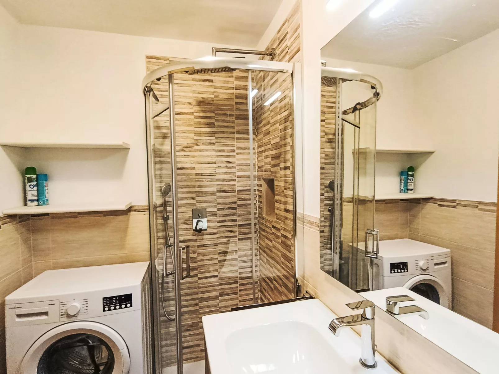 Nuccia Navalge-Inside