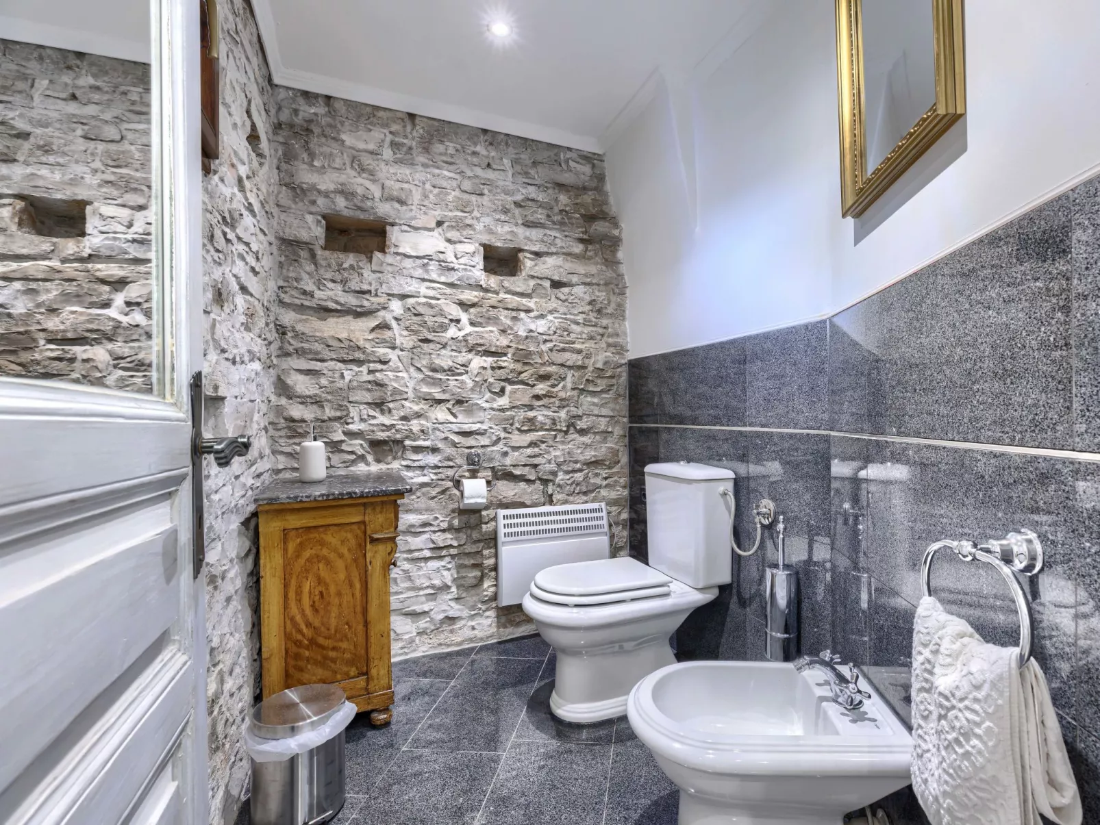 Golden Roots-Drinnen