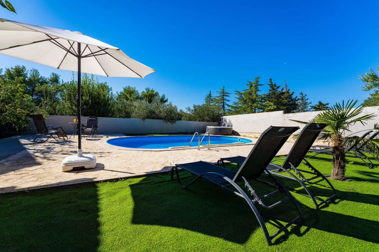 Holiday home Emily-Piscine