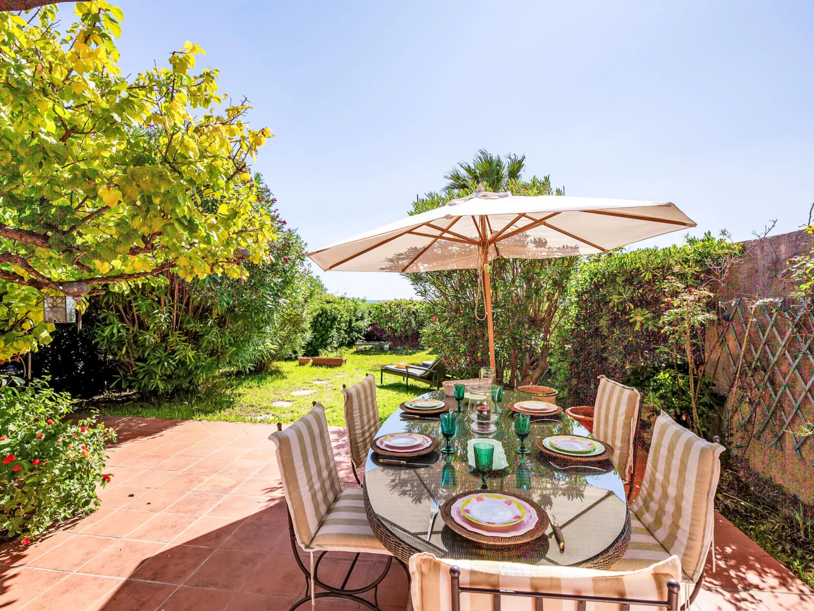 El Cantarello-Outside