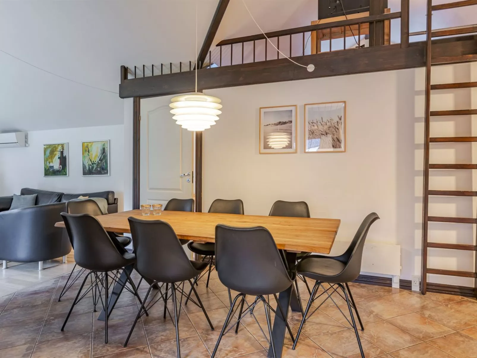 "Ørger" - 30km from the sea-Drinnen