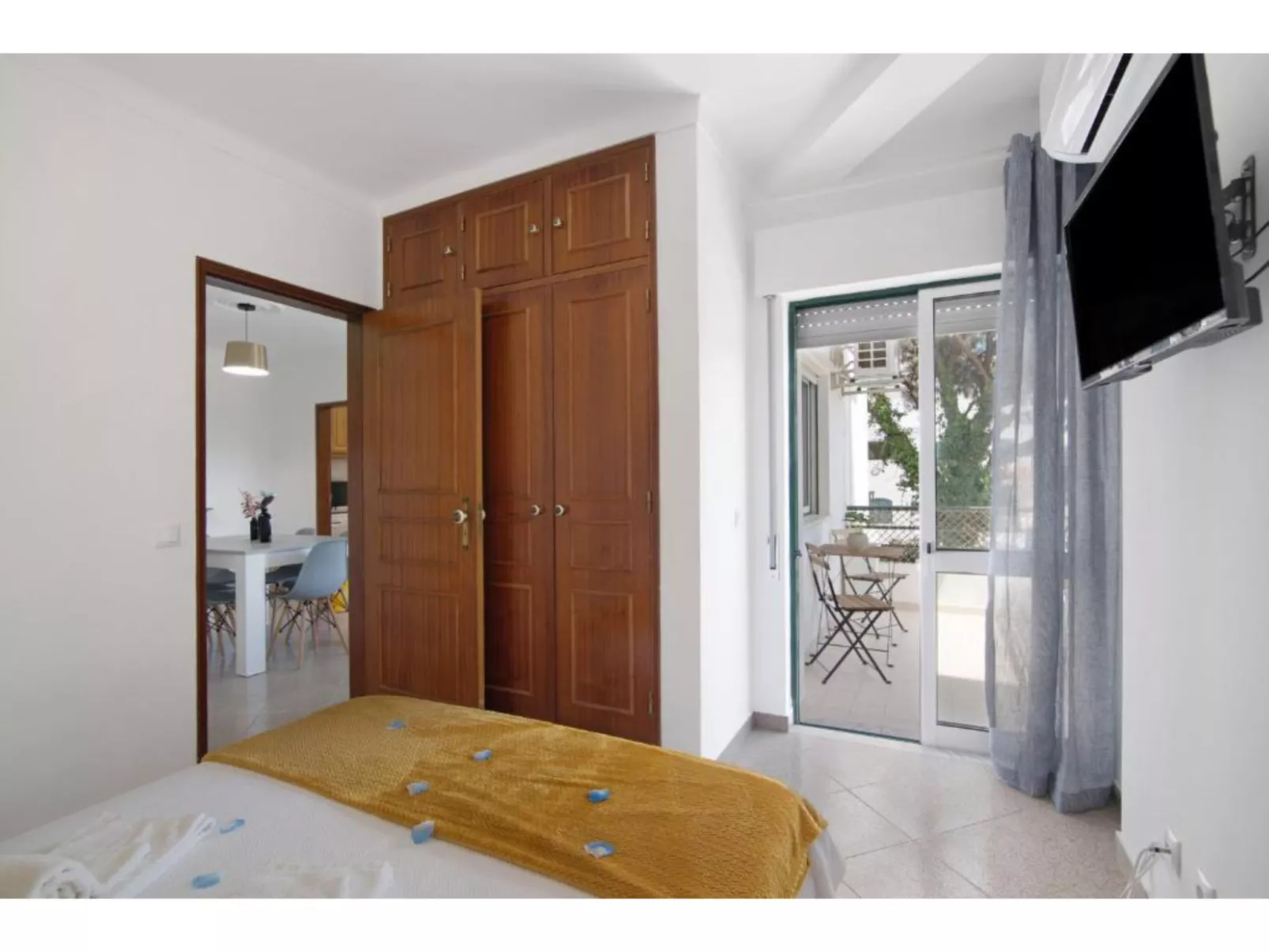 Jade-Sunny Way-Inside