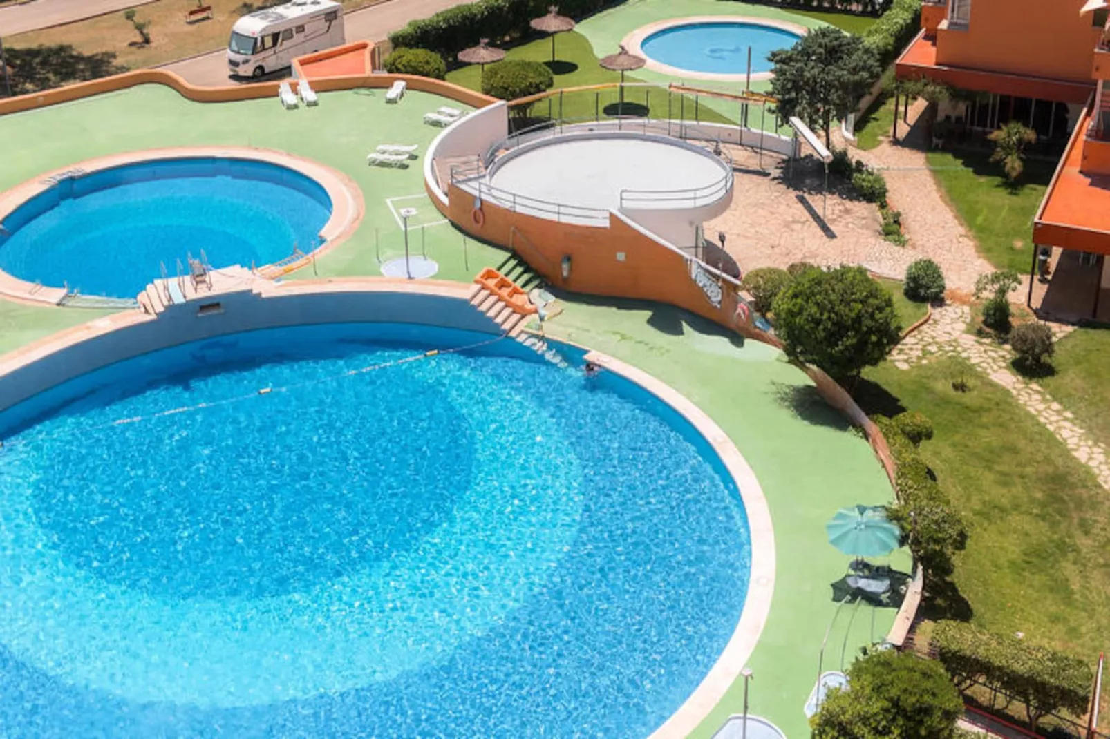 Studio à Roses-Untagged