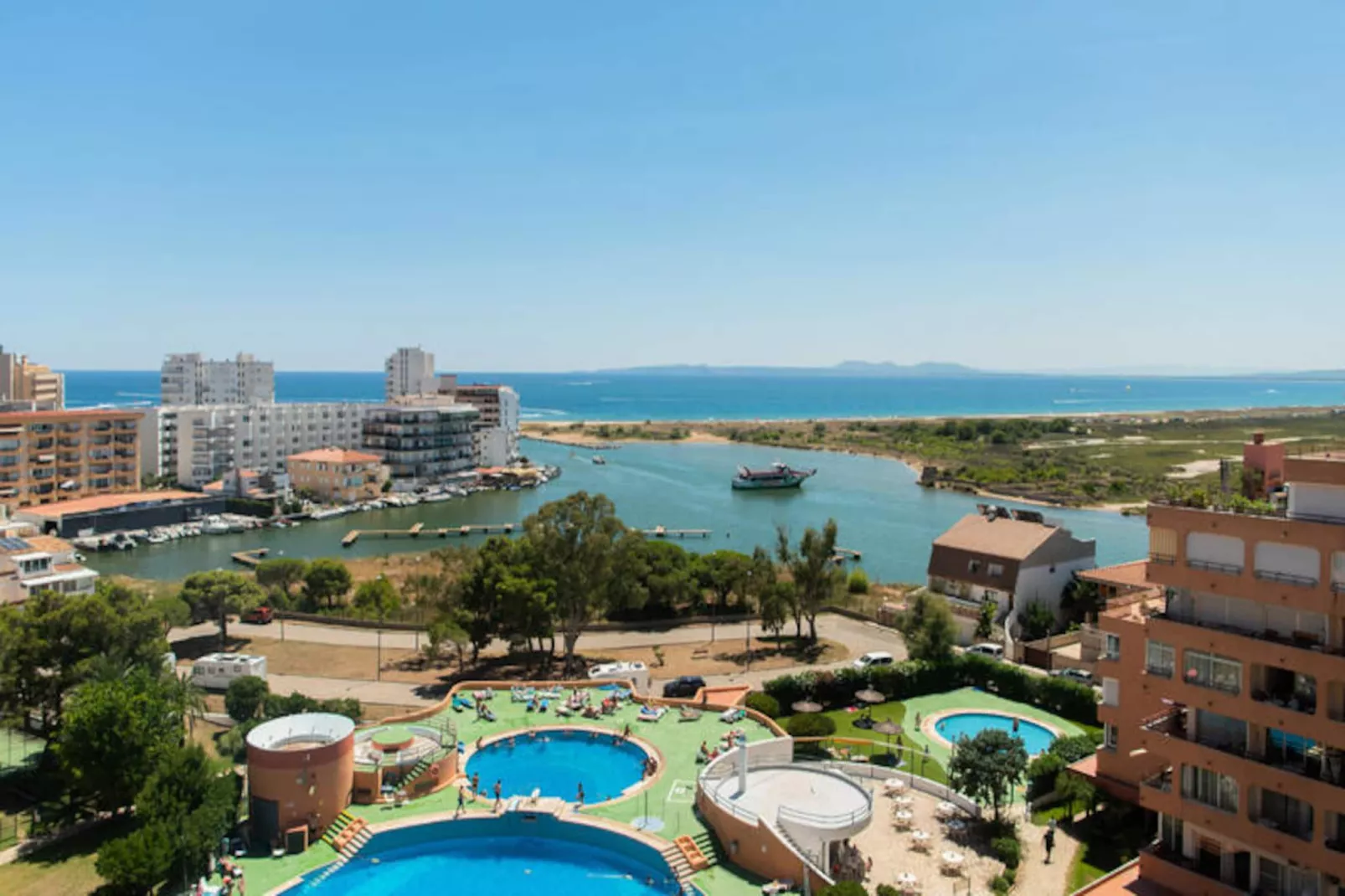 Studio à Roses-Untagged