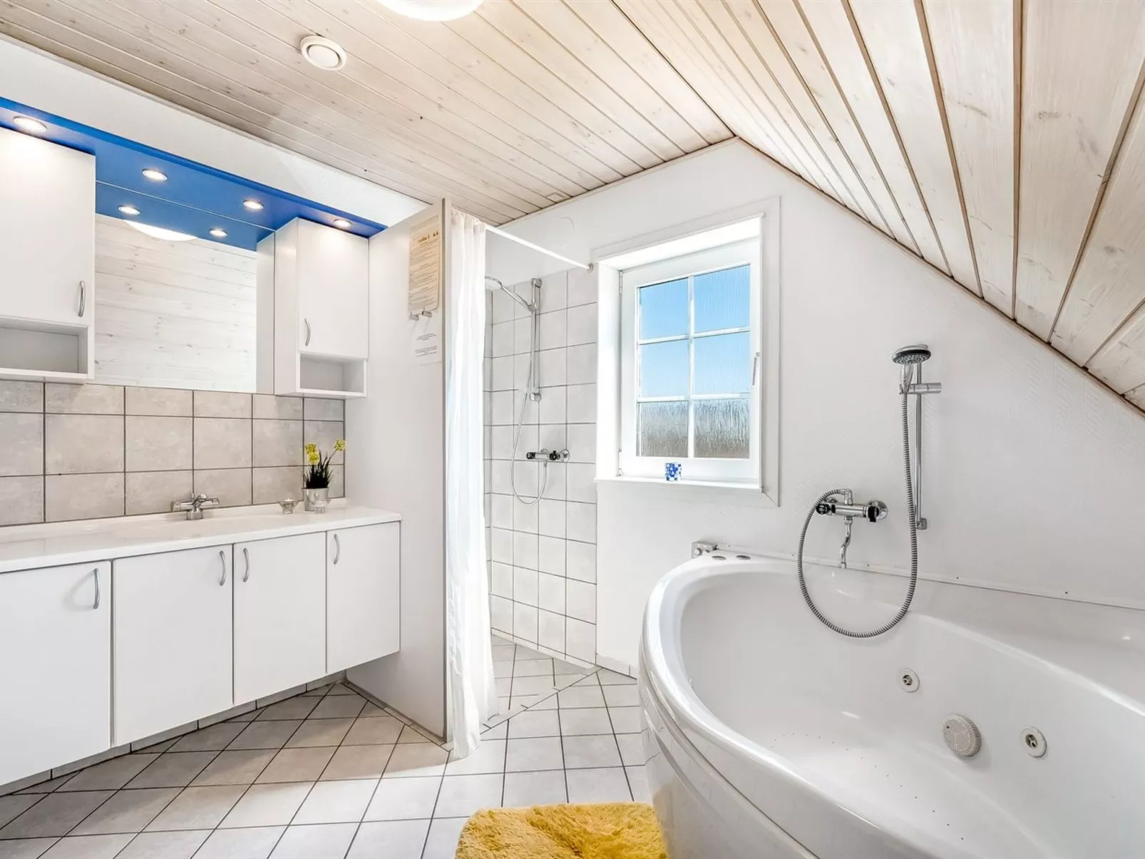 "Slava" - 250m from the sea-Inside