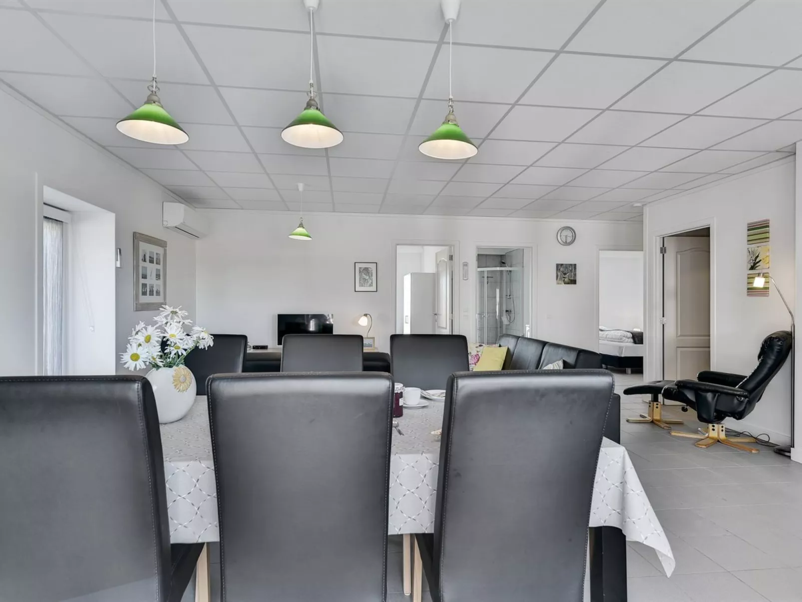 "Haralde" - 2.5km from the sea-Dedans