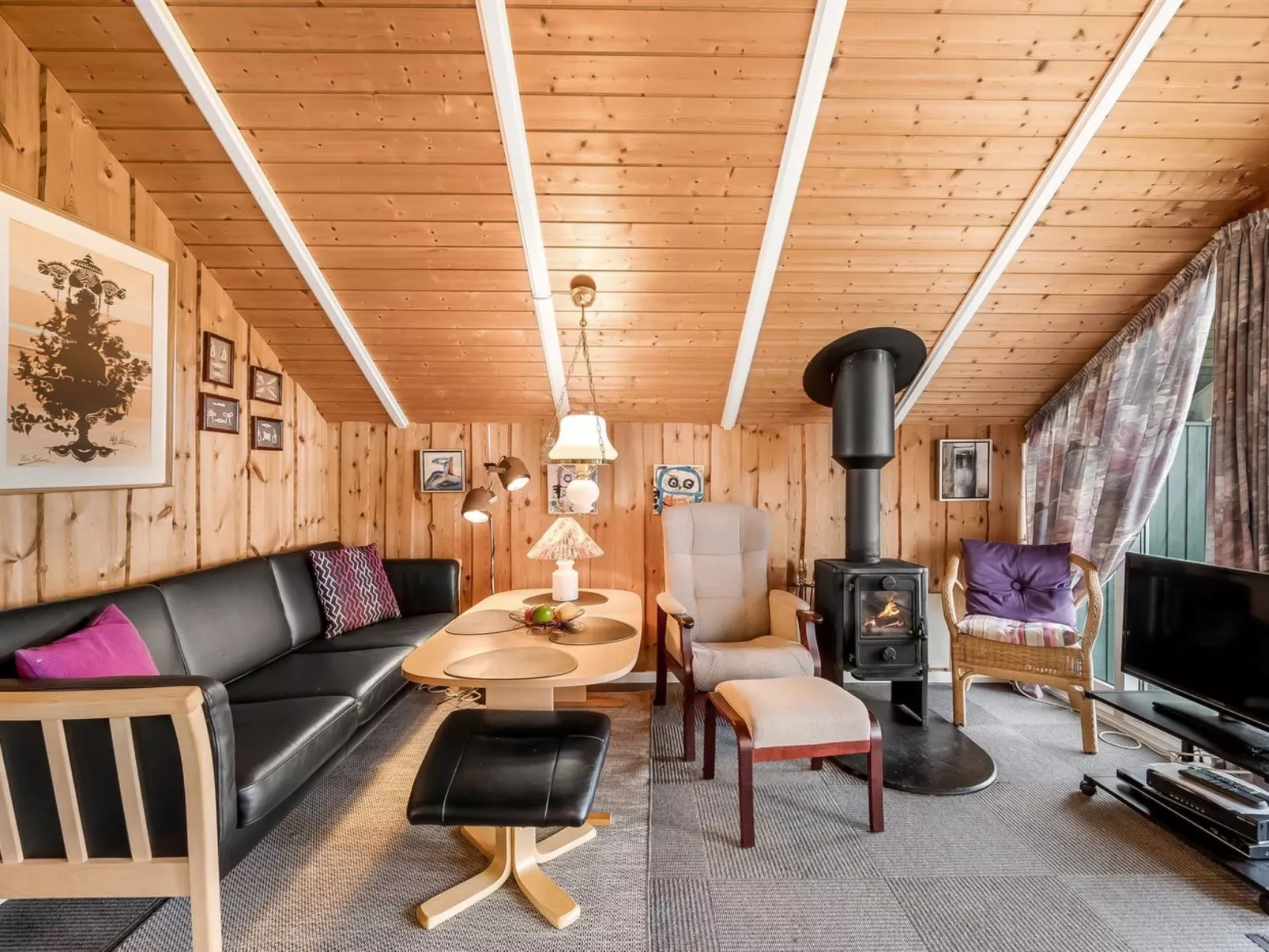 "Lonne" - 750m to the fjord-Inside