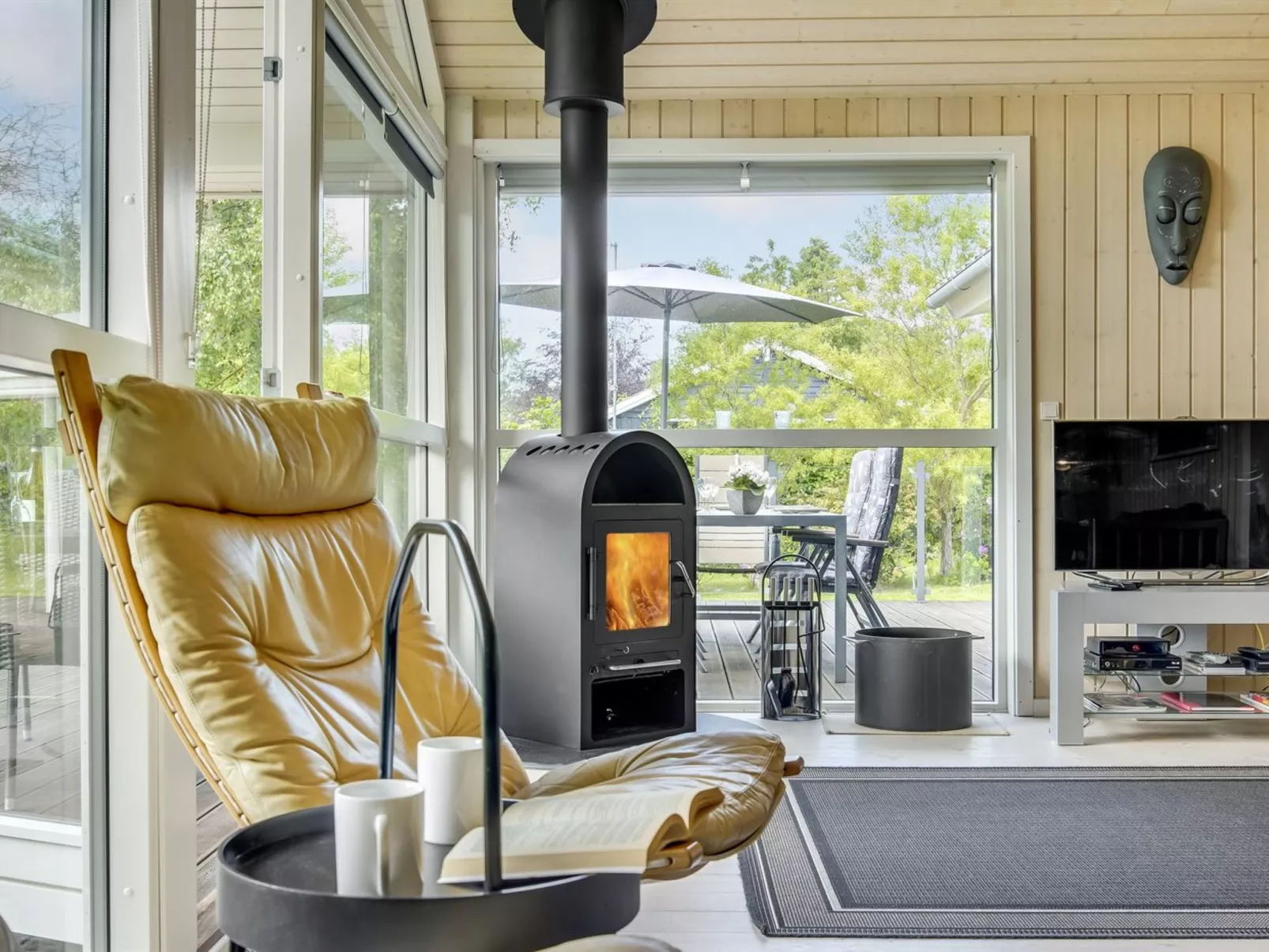 "Anemone" - 700m from the sea-Drinnen