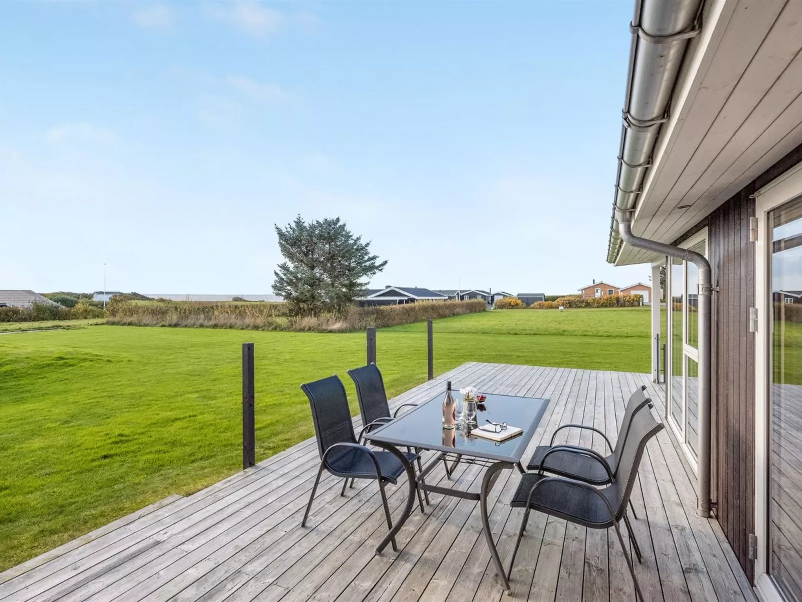 "Ginia" - 150m to the fjord-Draußen