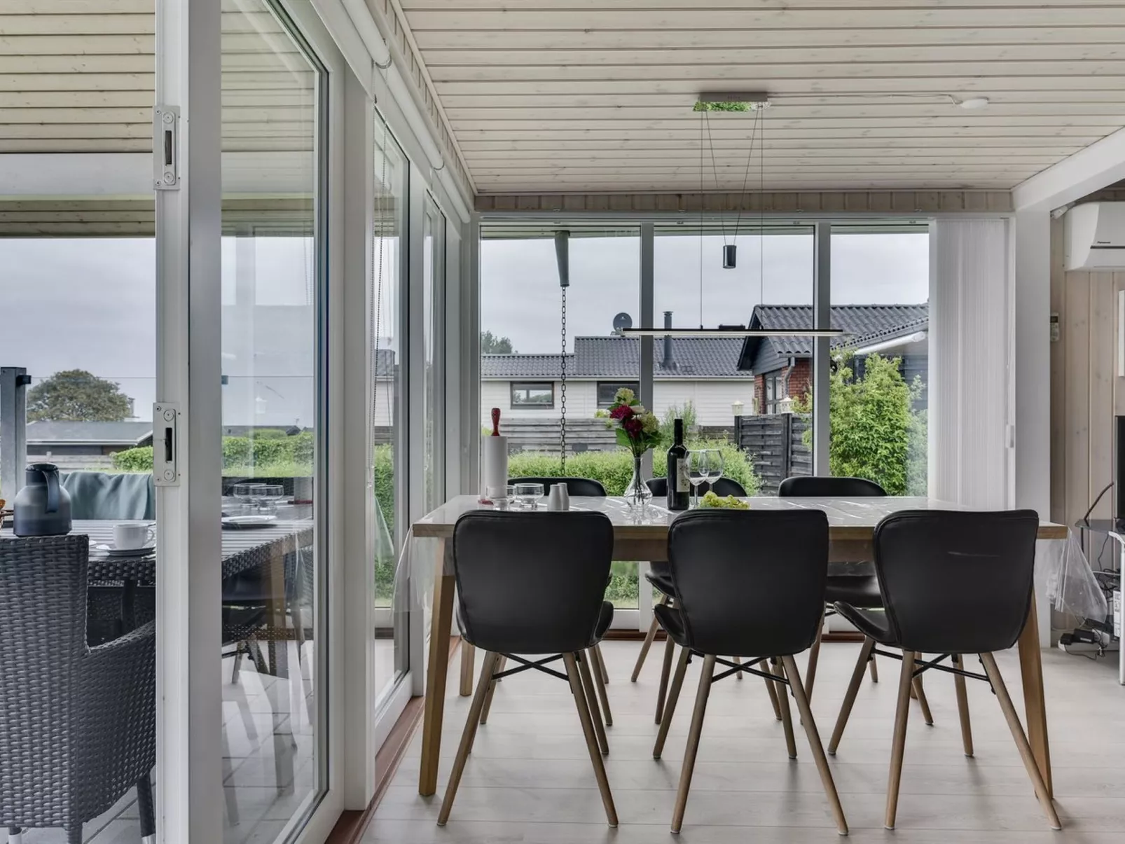 "Loi" - 200m from the sea-Inside