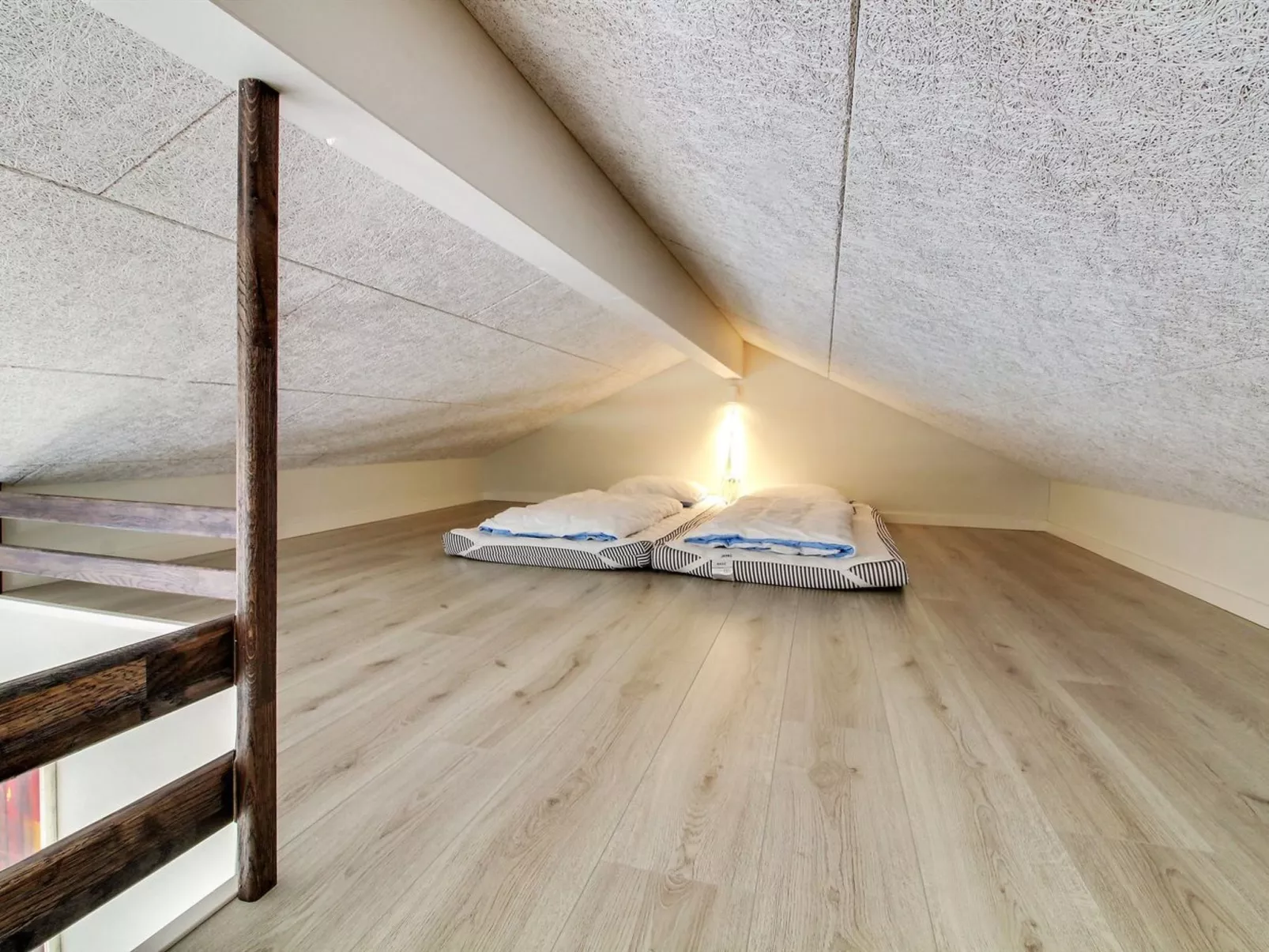 "Yakari" - 300m from the sea-Inside