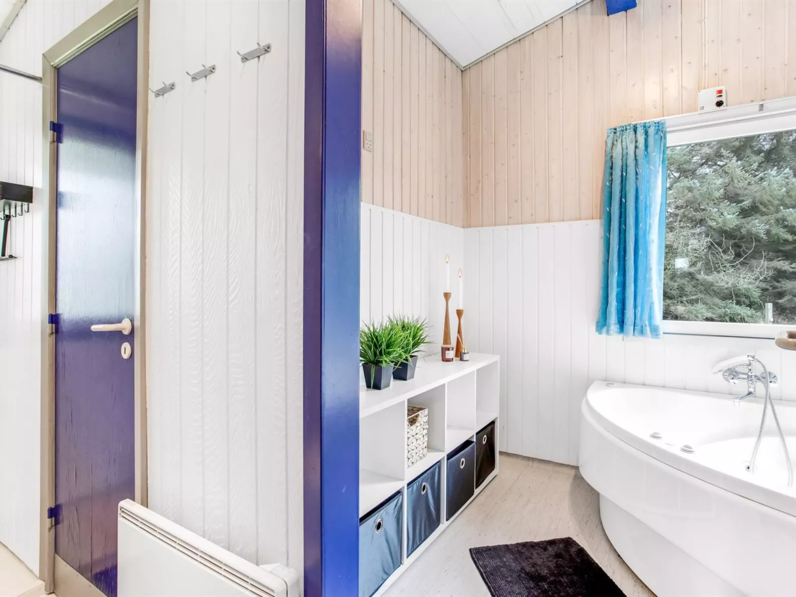 "Gunvor" - 1km from the sea-Inside