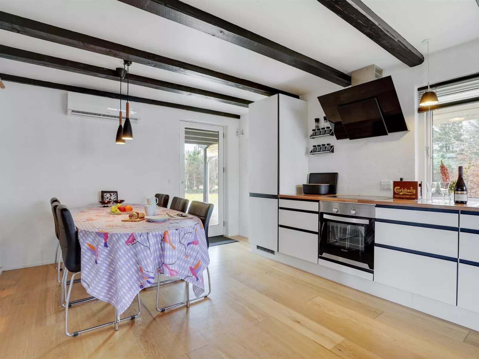 "Edith" - 1km from the sea-Dedans