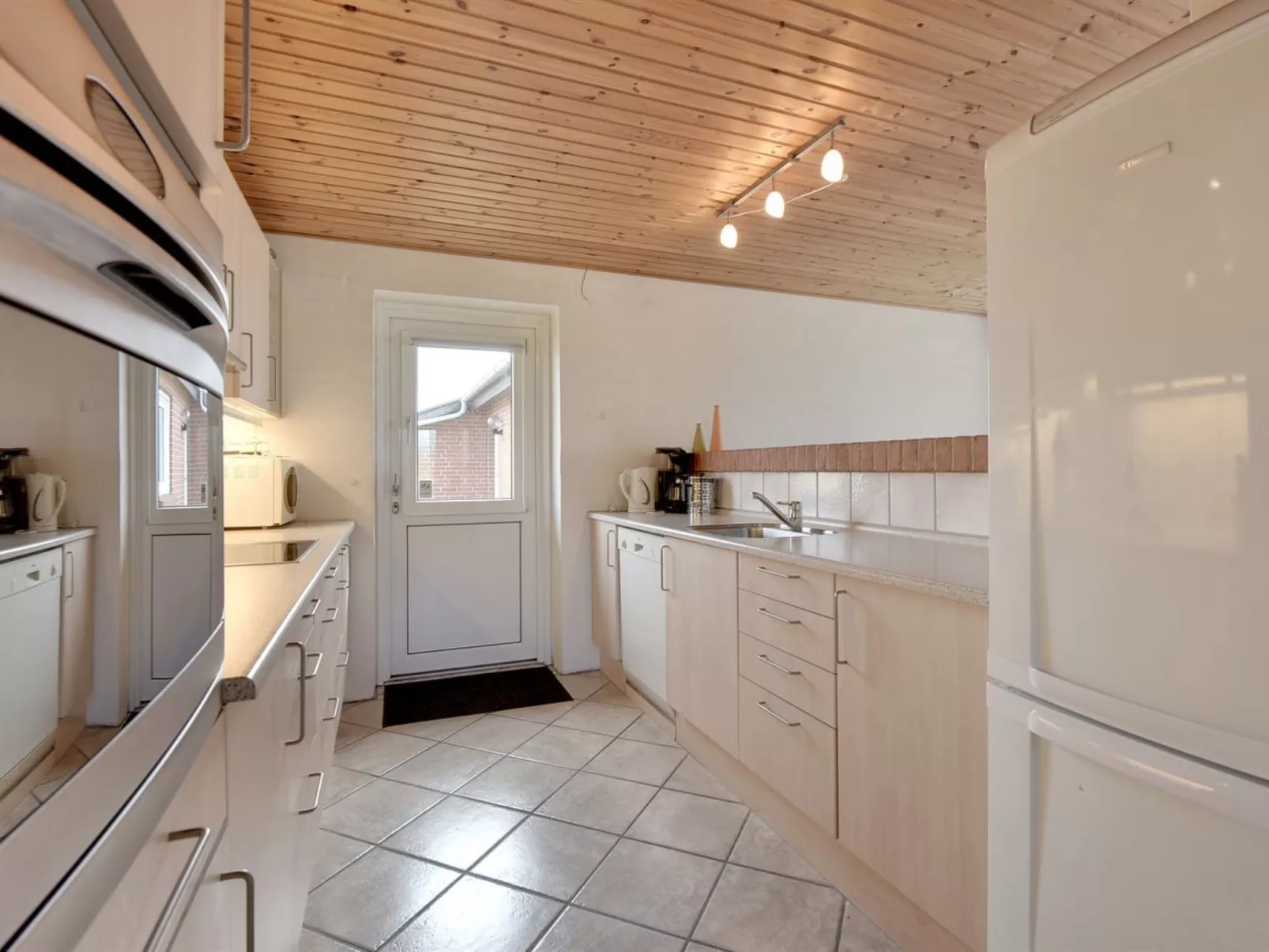 "Dorothea" - 450m to the fjord-Drinnen