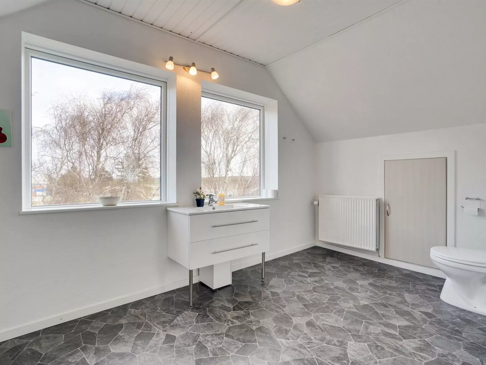 "Rahild" - 2km to the fjord-Inside