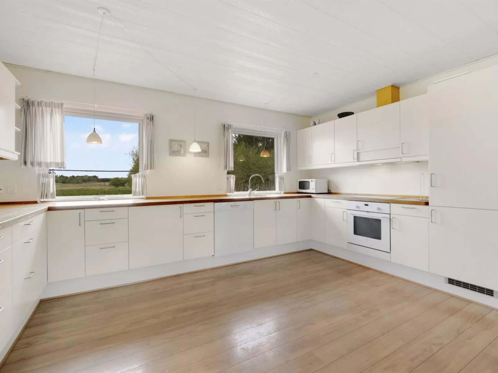 "Mikkeline" - 400m to the fjord-Drinnen