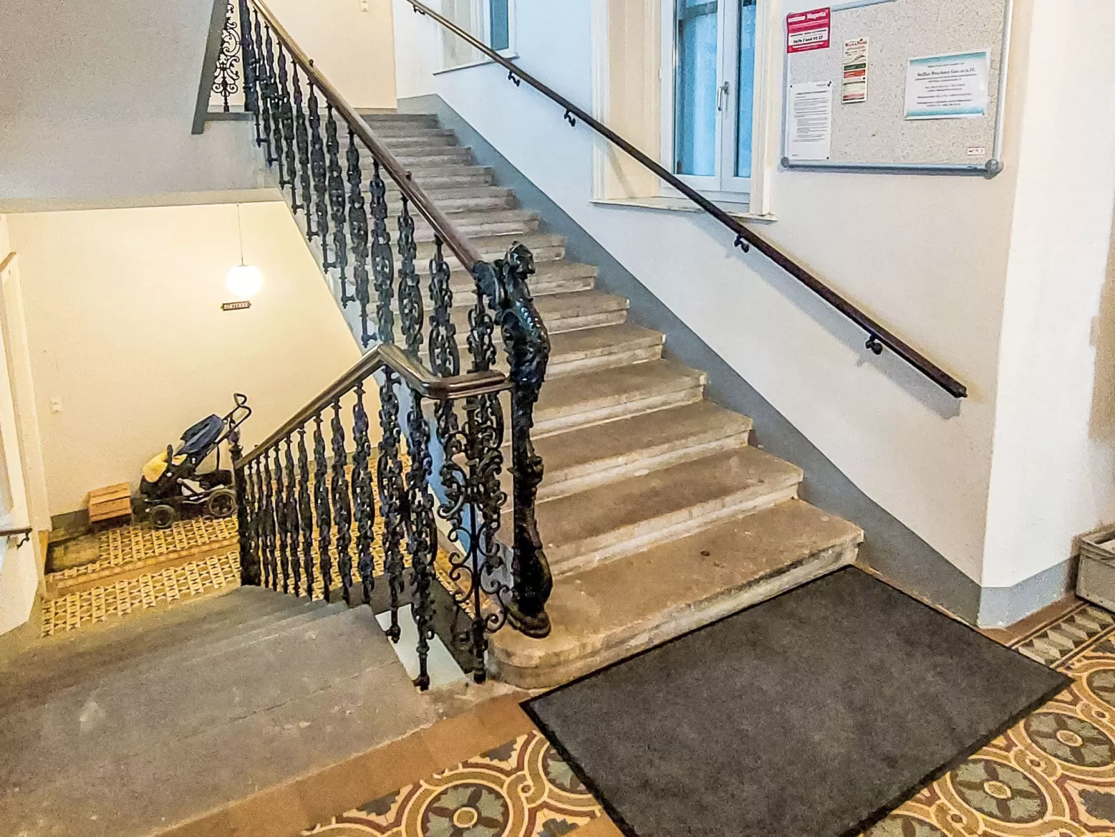 Sobieskiplatz-Drinnen