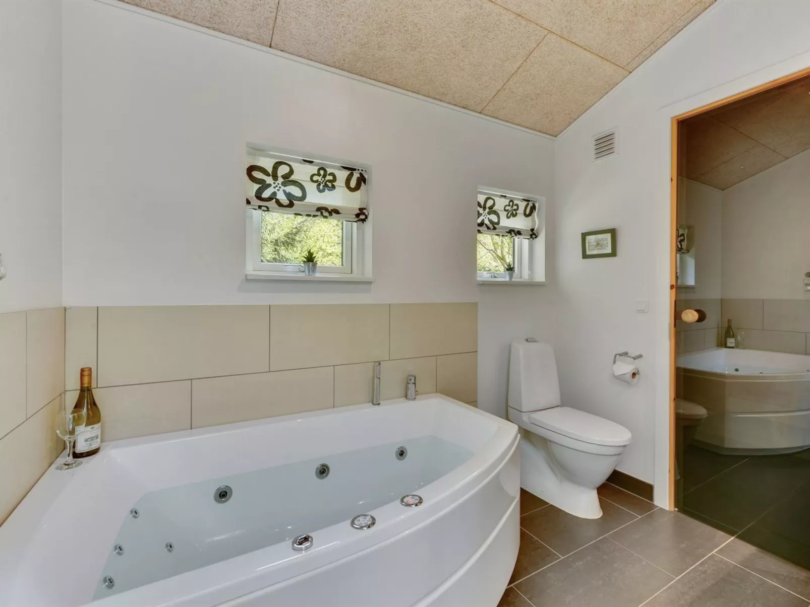 "Elena" - 800m to the fjord-Inside